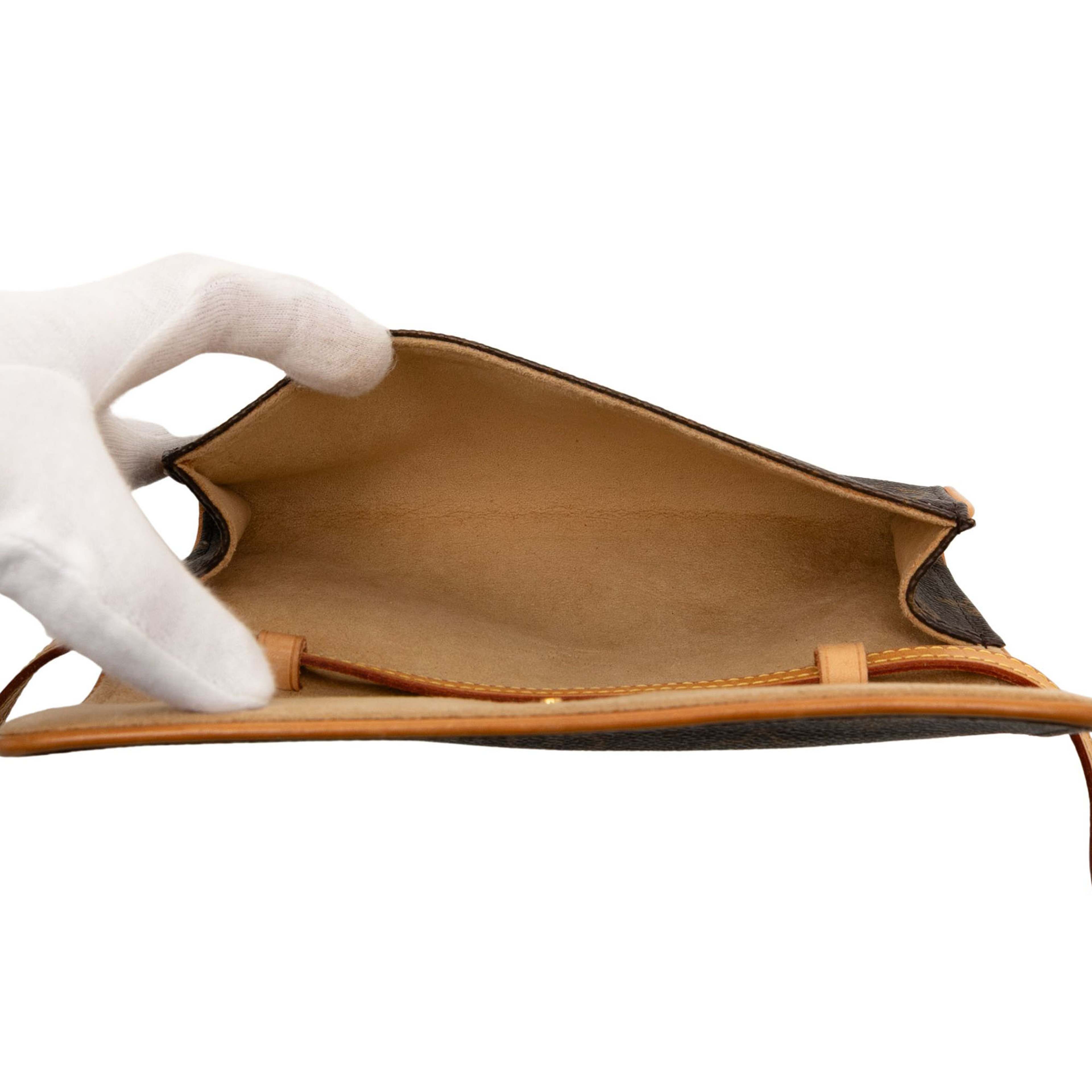 Louis Vuitton Monogram Pochette Twin Pm, från Luxclusif, i färgen brown. Klicka för att öppna bilden i stort format