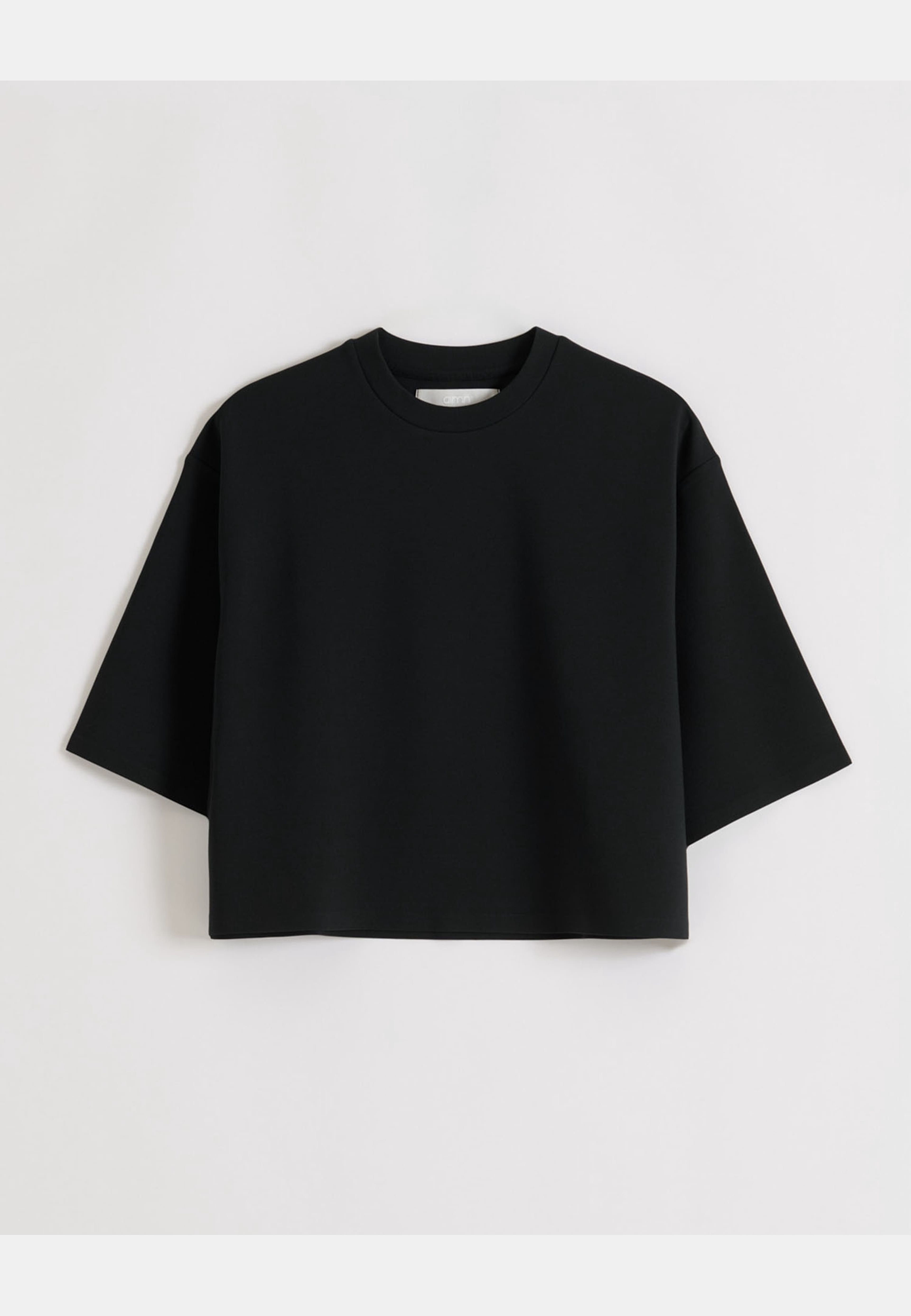 Luxe Boxy Short Sleeve, från aim'n, i färgen black. Klicka för att öppna bilden i stort format