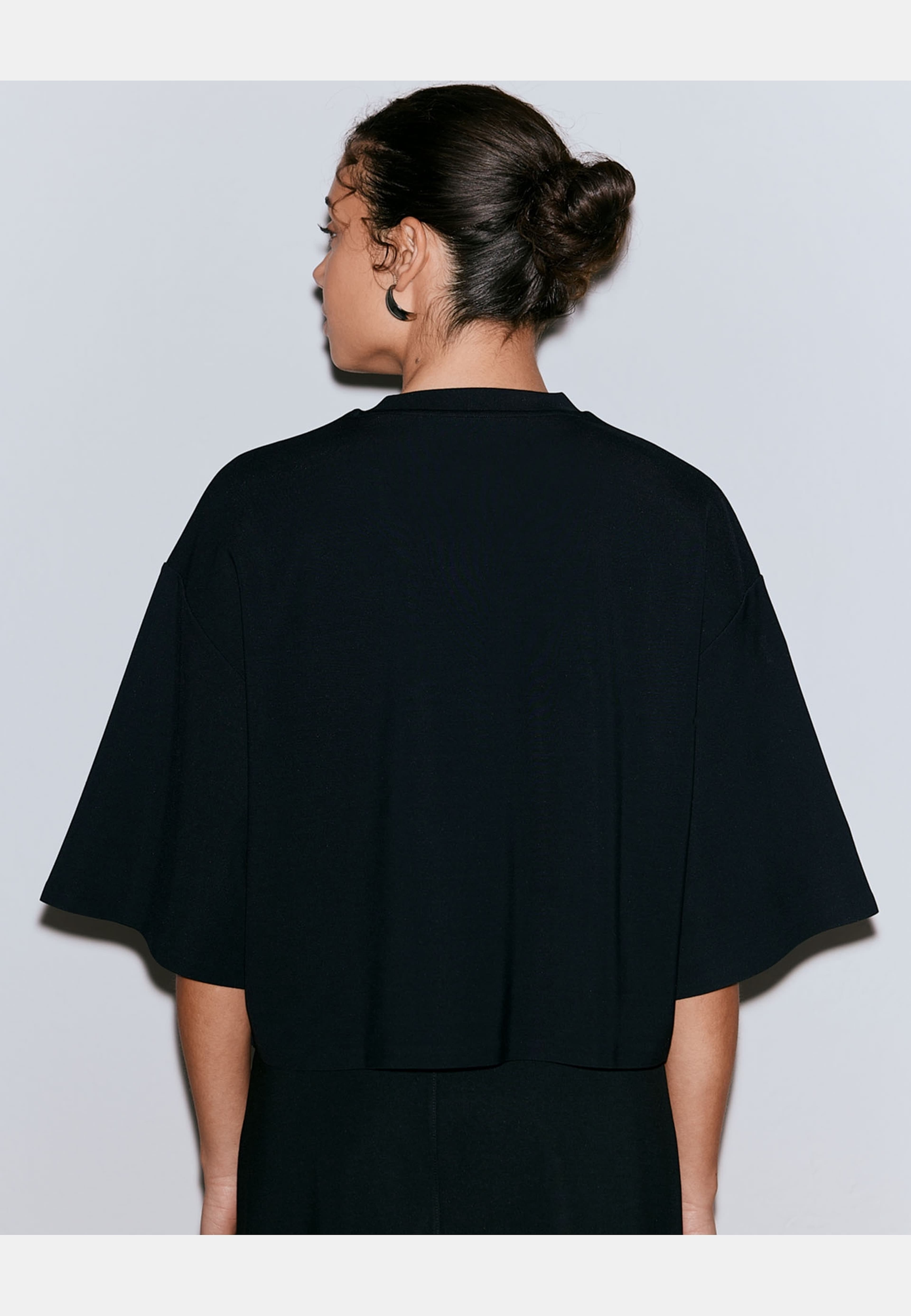 Luxe Boxy Short Sleeve, från aim'n, i färgen black. Klicka för att öppna bilden i stort format