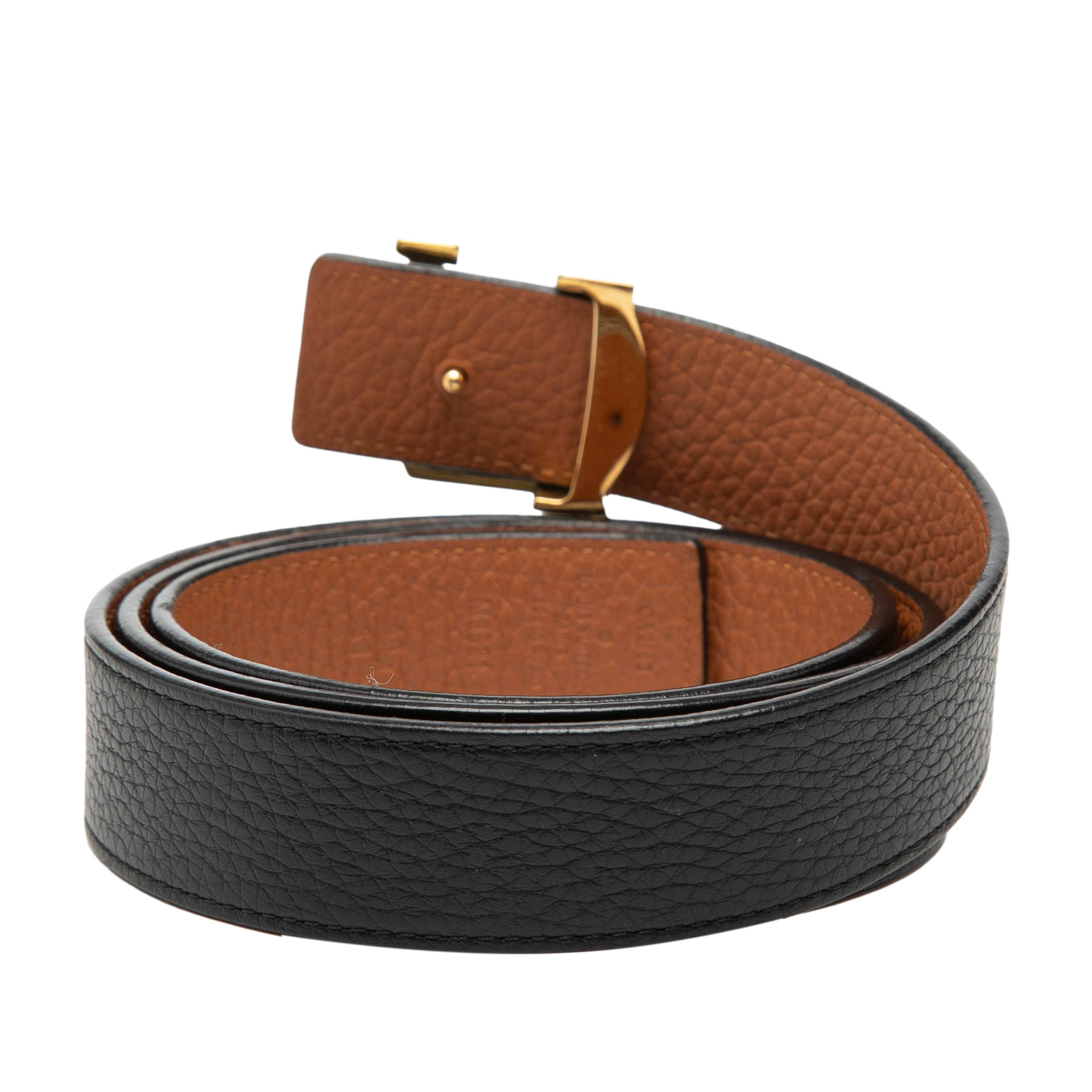 Louis Vuitton Grained Leather Lv Initiales Reversible Belt, från Luxclusif, i färgen black. Klicka för att öppna bilden i stort format