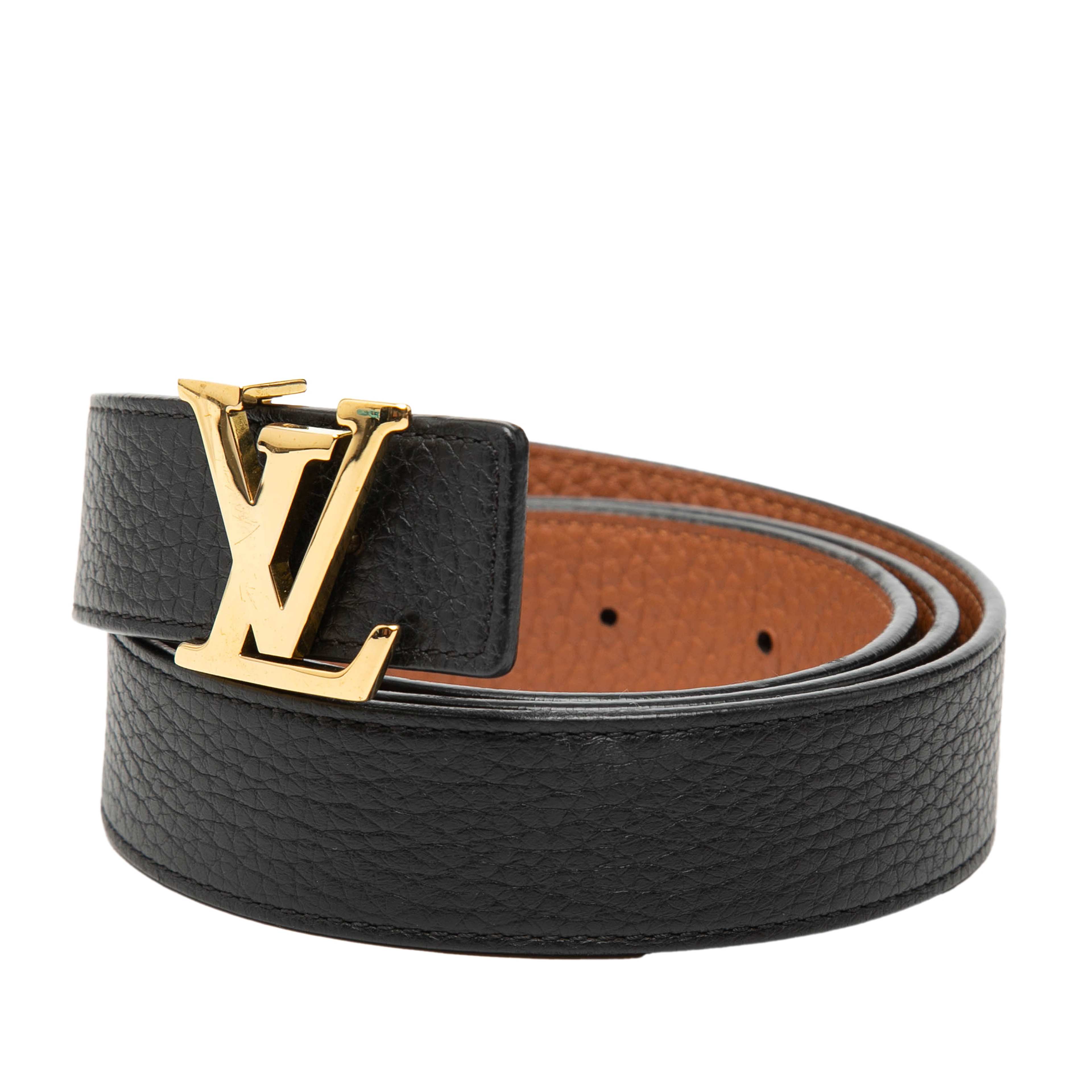 Louis Vuitton Grained Leather Lv Initiales Reversible Belt, från Luxclusif, i färgen black. Klicka för att öppna bilden i stort format