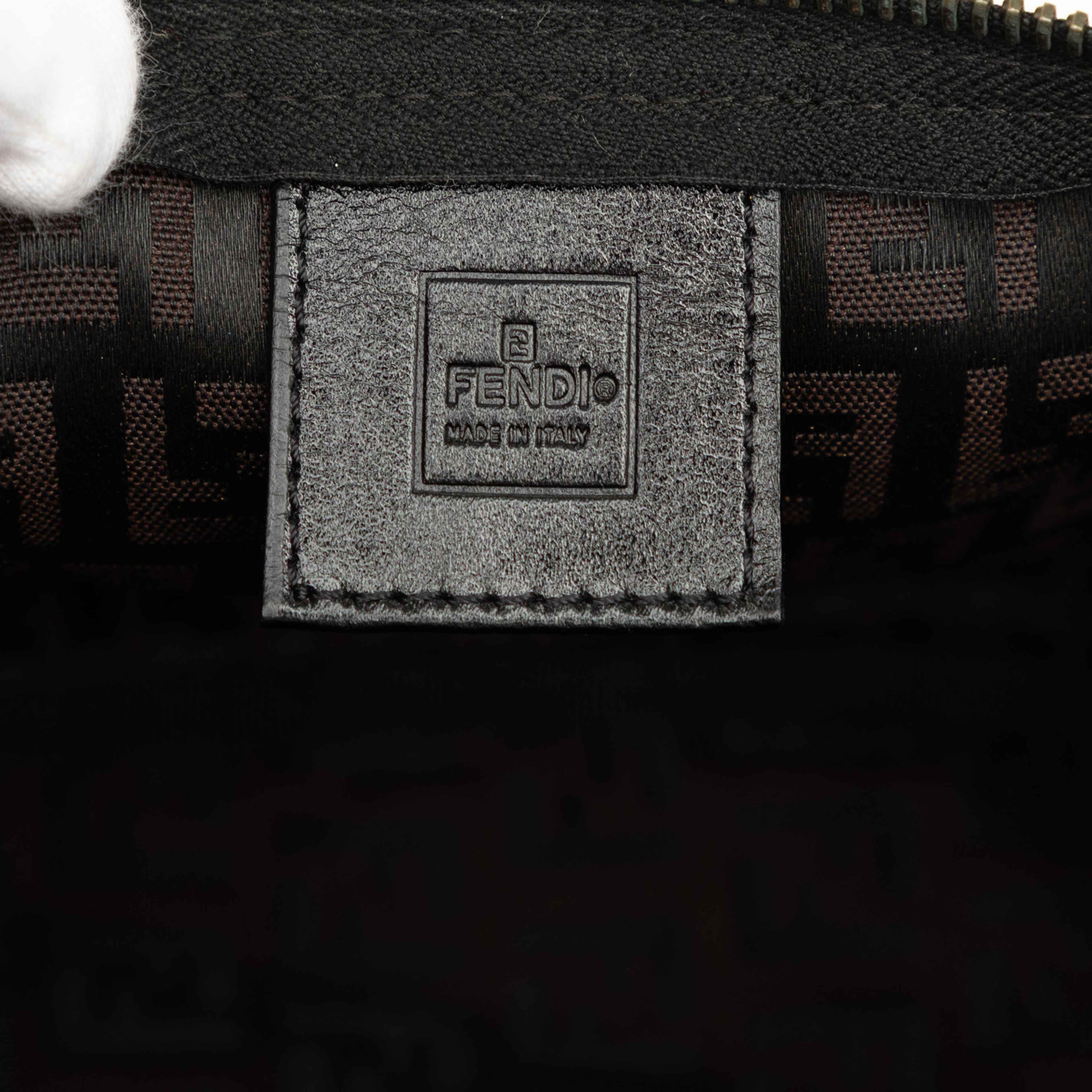 Fendi Zucchino Canvas Handbag, från Luxclusif, i färgen brun. Klicka för att öppna bilden i stort format