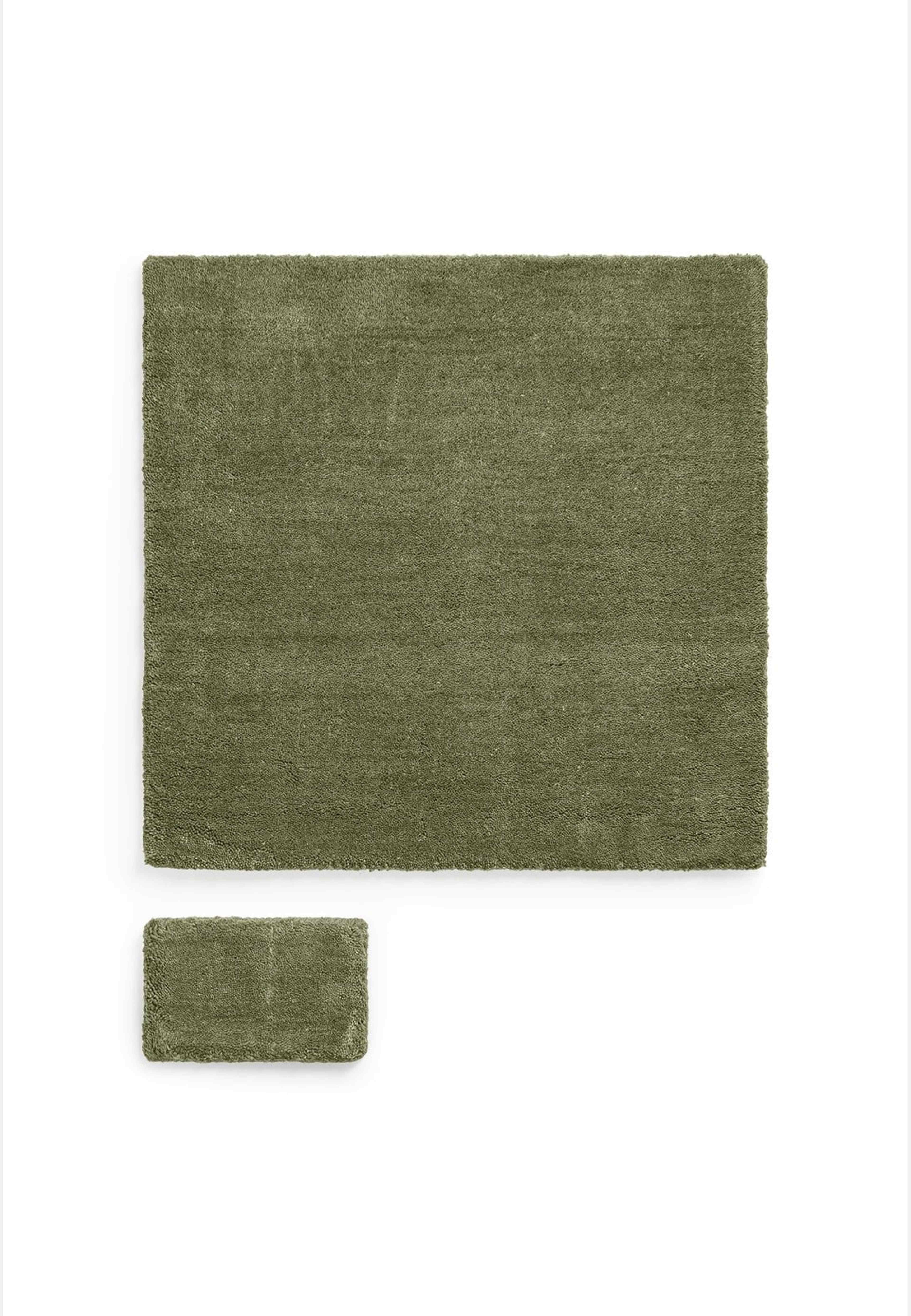 Solid Wool Capulet Olive, från Layered, i färgen capulet olive. Klicka för att öppna bilden i stort format