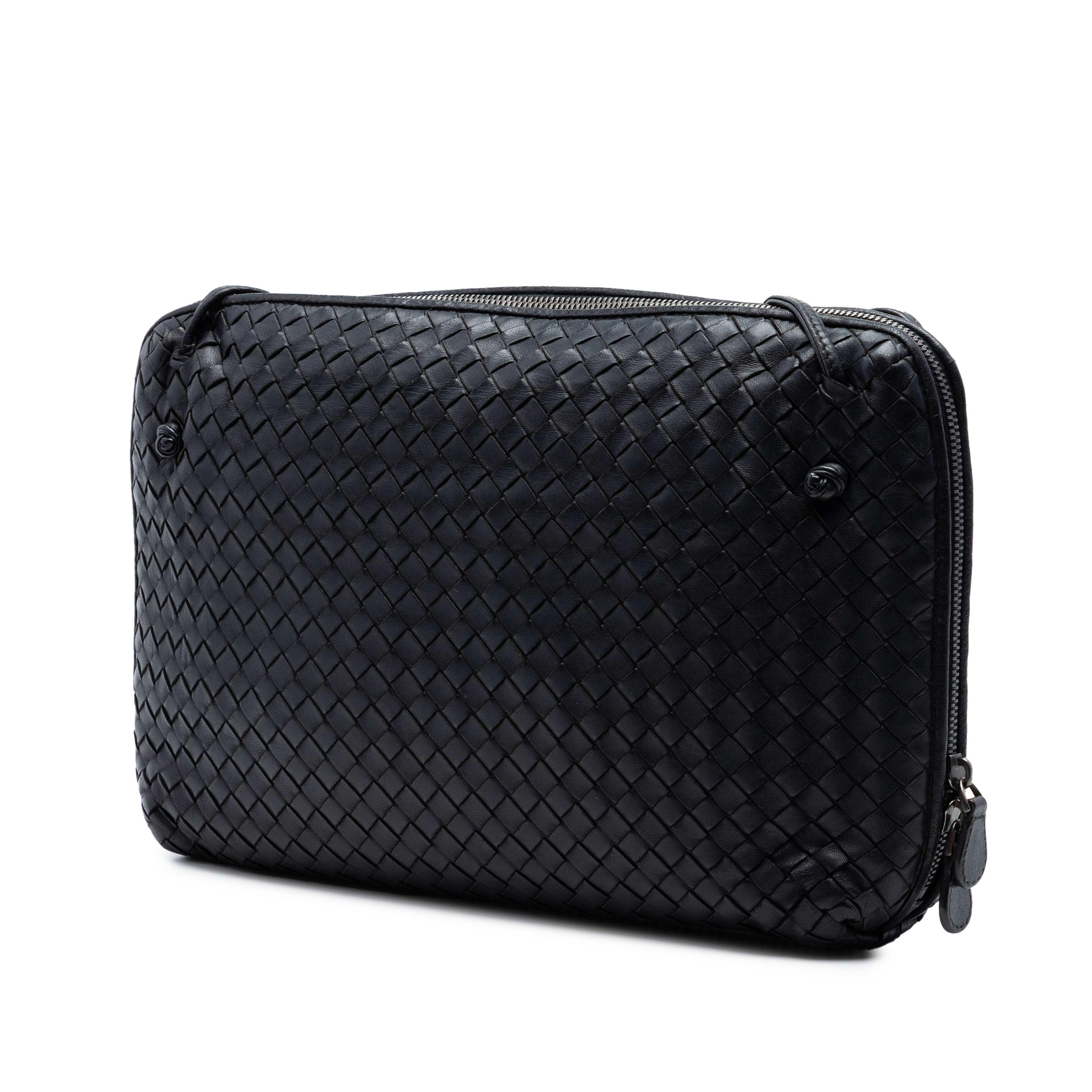 Bottega Veneta Large Nappa Intrecciato Nodini Crossbody, från Luxclusif, i färgen black. Klicka för att öppna bilden i stort format