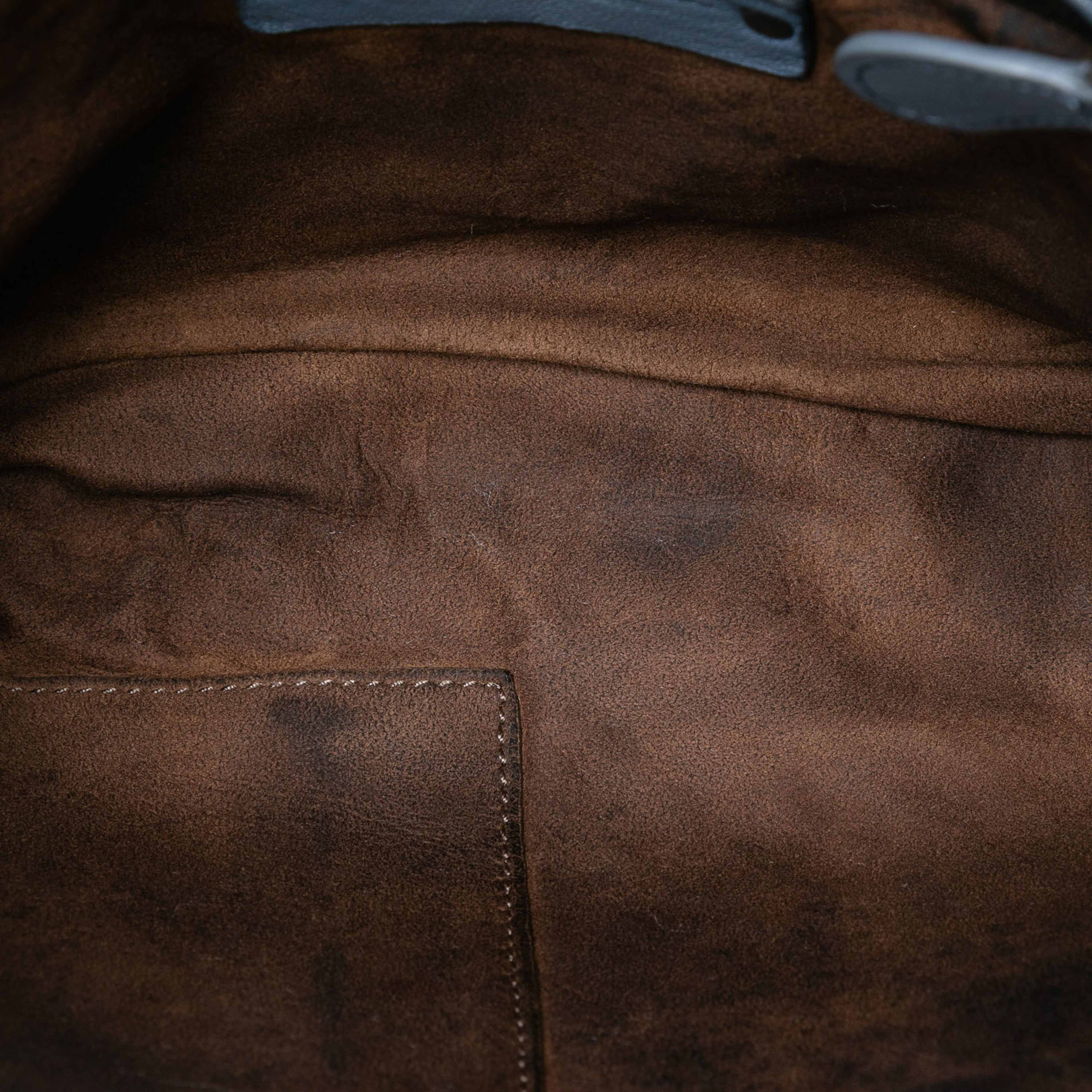 Bottega Veneta Nappa Intrecciato Nodini Crossbody, från Luxclusif, i färgen denim. Klicka för att öppna bilden i stort format