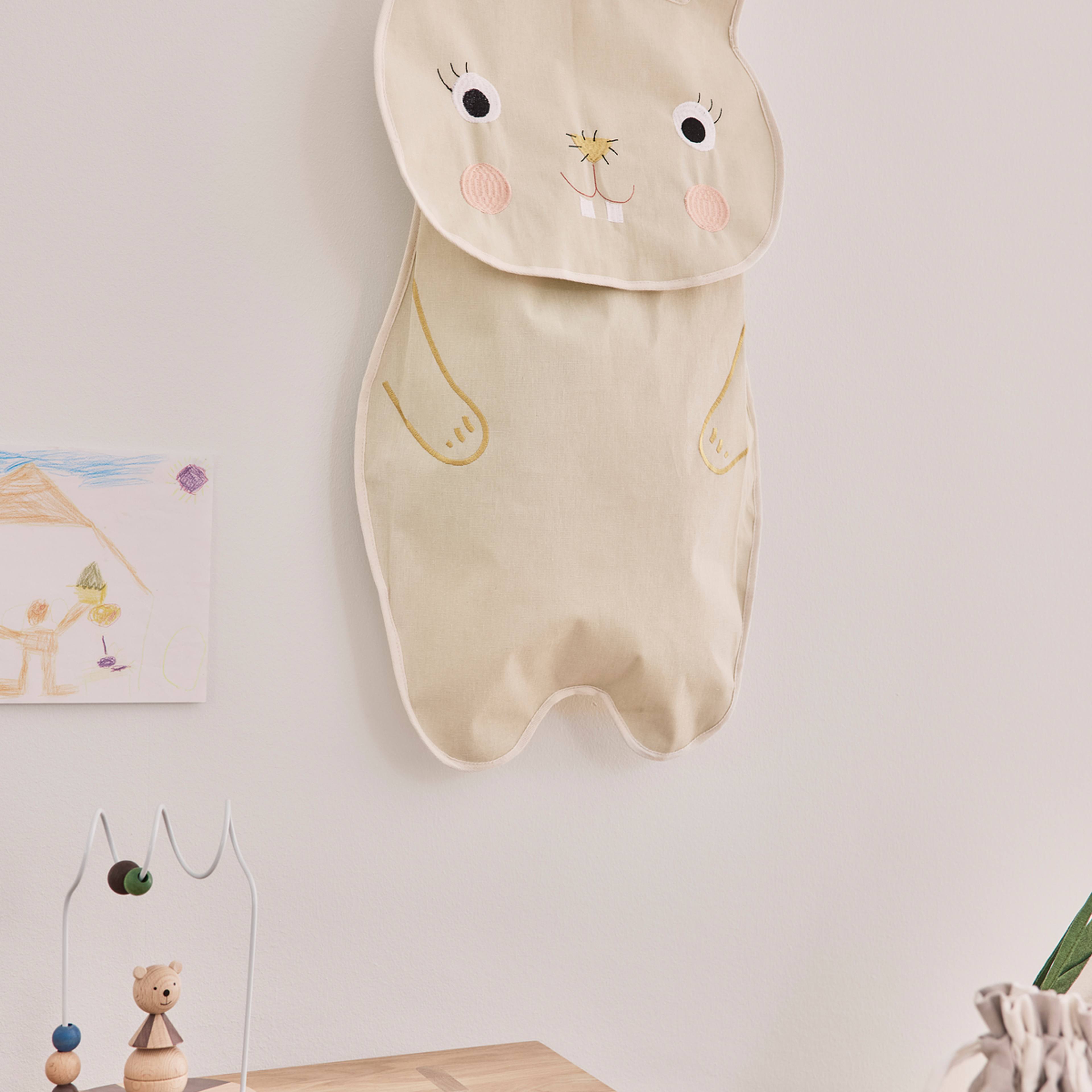 Darling Wall Storage, från OYOY Mini, i färgen clay. Klicka för att öppna bilden i stort format