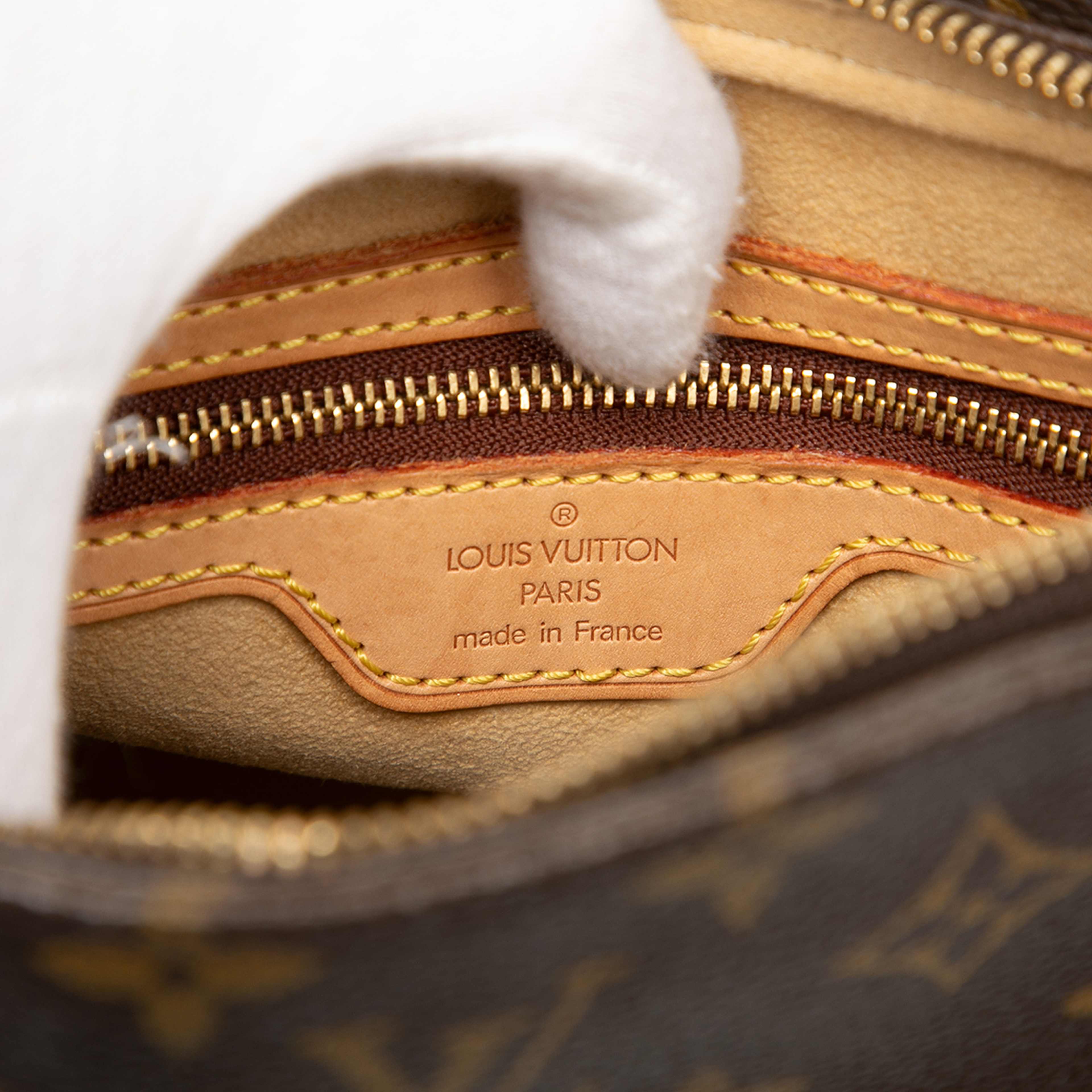 Louis Vuitton Monogram Looping Mm, från Luxclusif, i färgen brown. Klicka för att öppna bilden i stort format