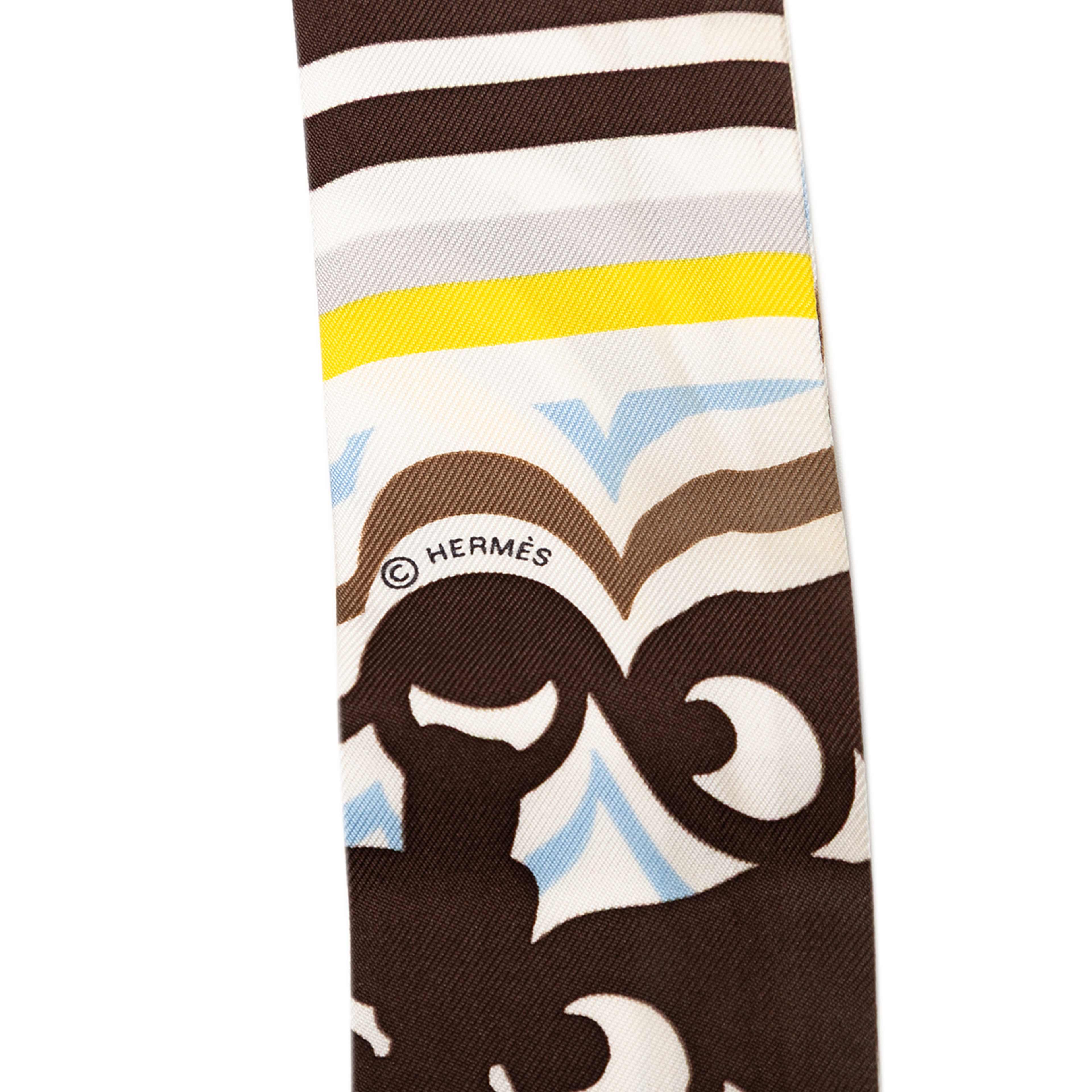 Hermès Brides De Gala Shadow Twilly Silk Scarf, från Luxclusif, i färgen white. Klicka för att öppna bilden i stort format