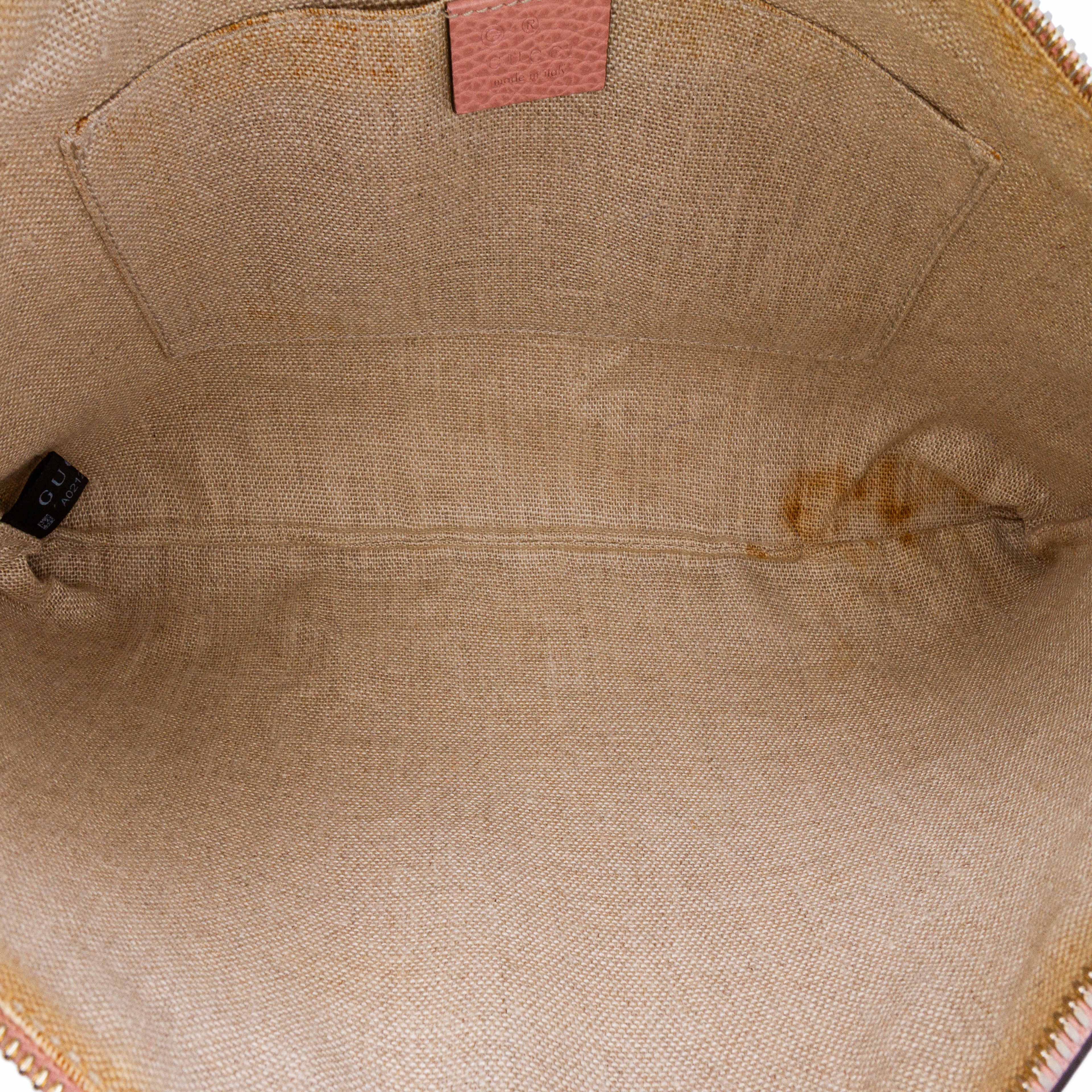 Gucci Calfskin Bamboo Tassel Clutch, från Luxclusif, i färgen pink. Klicka för att öppna bilden i stort format