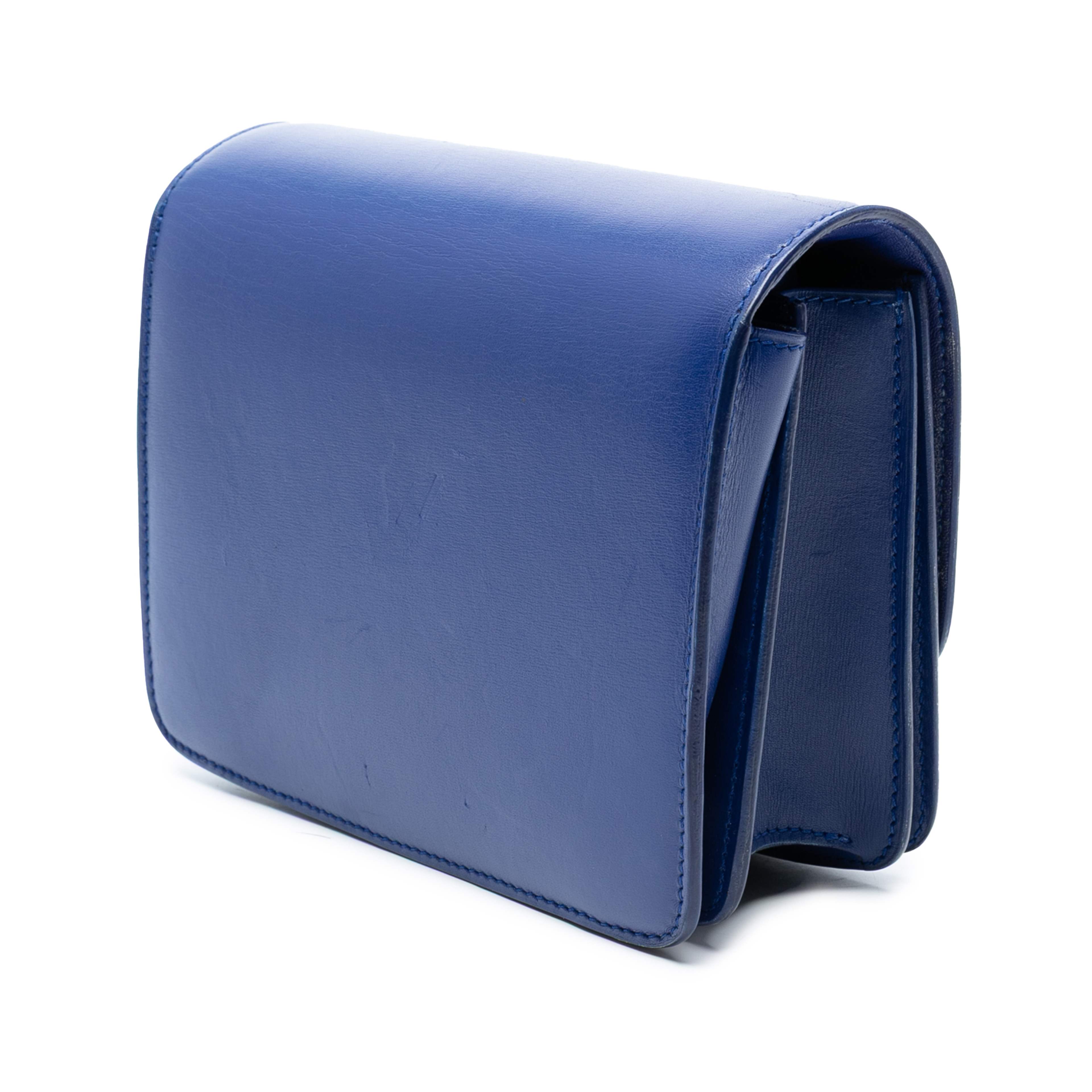 Celine Small Calfskin Classic Box, från Luxclusif, i färgen blå. Klicka för att öppna bilden i stort format