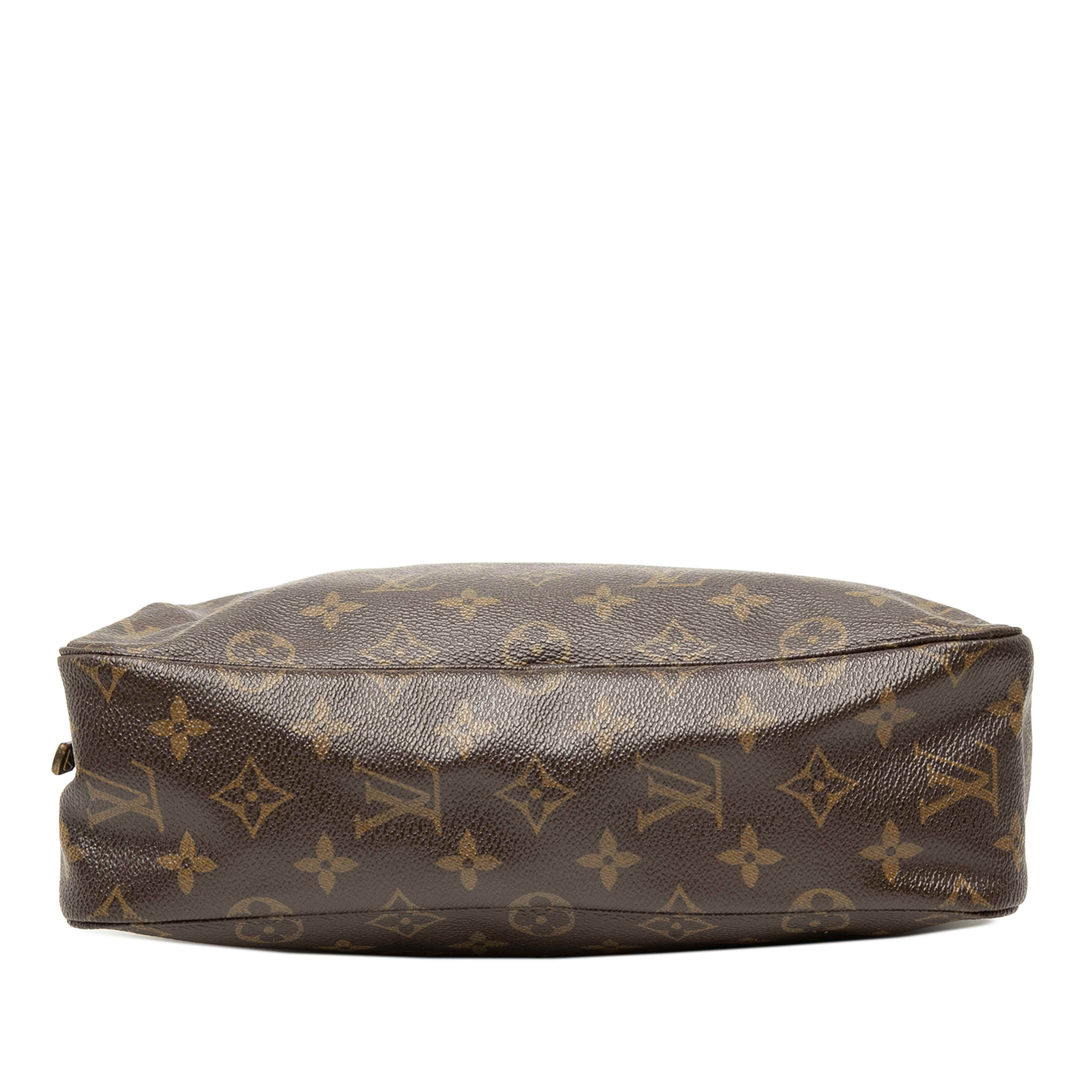 Louis Vuitton Monogram Trousse Toilette 28, från Luxclusif, i färgen brun. Klicka för att öppna bilden i stort format
