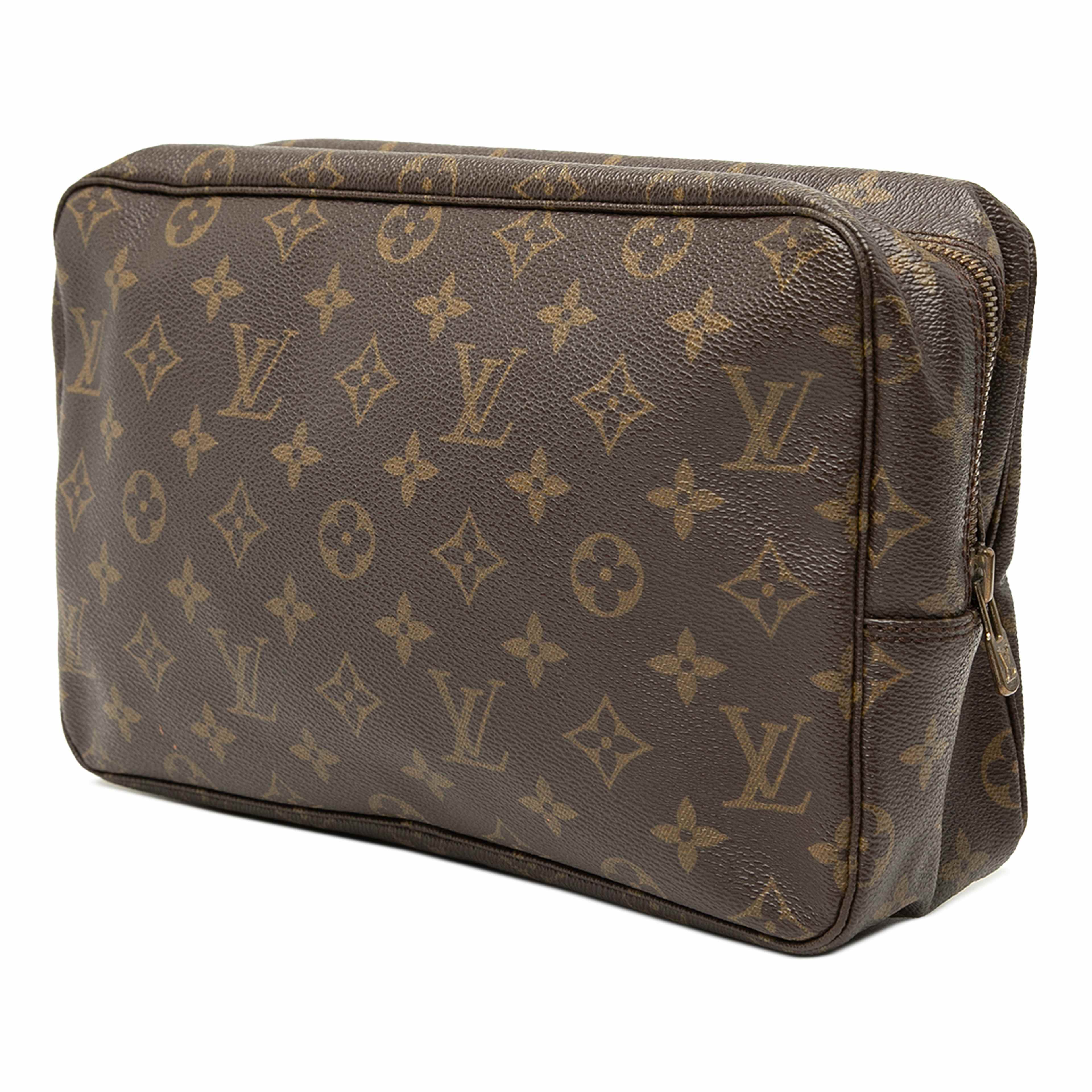 Louis Vuitton Monogram Trousse Toilette 28, från Luxclusif, i färgen brun. Klicka för att öppna bilden i stort format