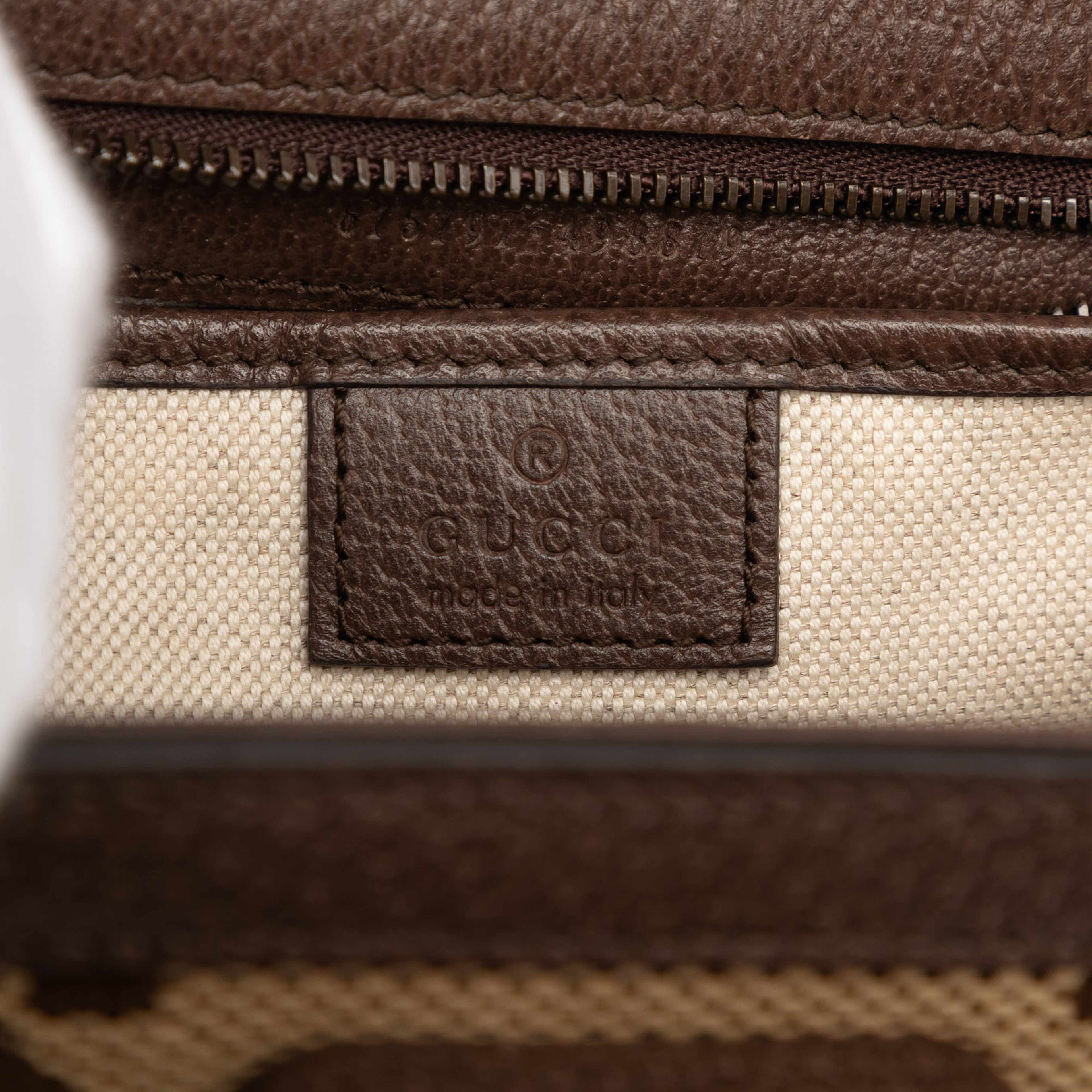 Gucci Small Jumbo Gg Canvas Web Bamboo 1947 Top Handle Bag, från Luxclusif, i färgen beige. Klicka för att öppna bilden i stort format