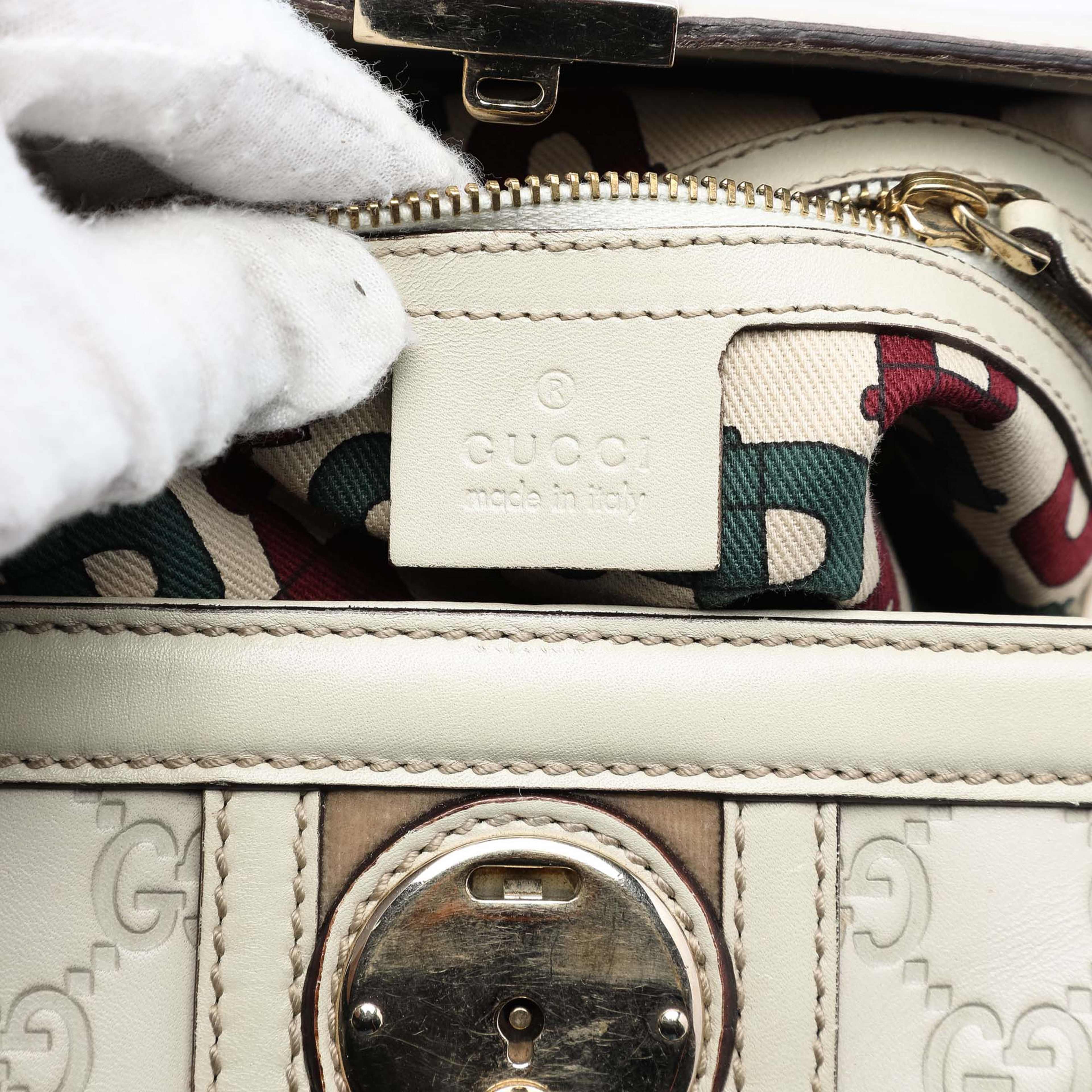 Gucci Guccissima Treasure Handbag, från Luxclusif, i färgen white. Klicka för att öppna bilden i stort format