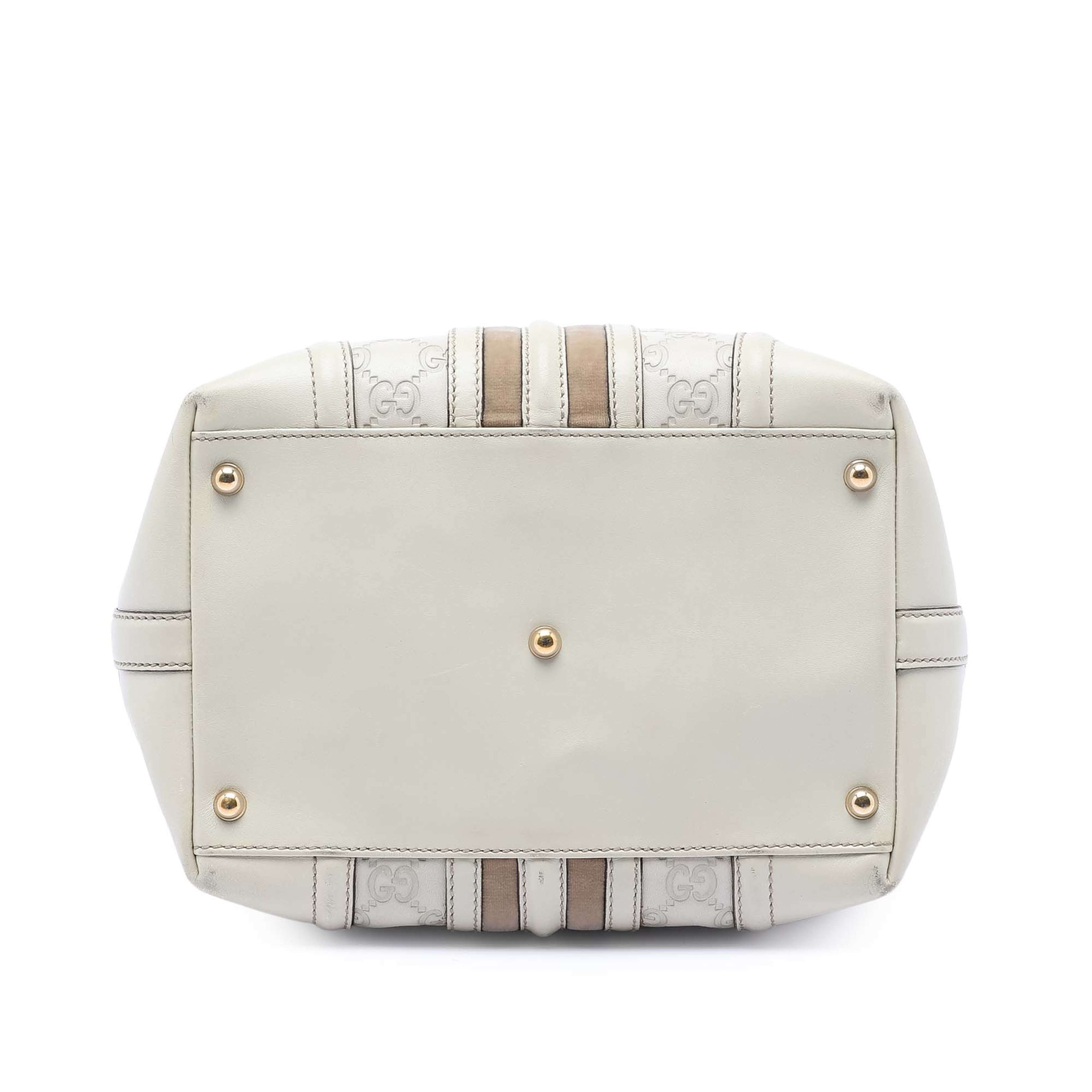 Gucci Guccissima Treasure Handbag, från Luxclusif, i färgen white. Klicka för att öppna bilden i stort format