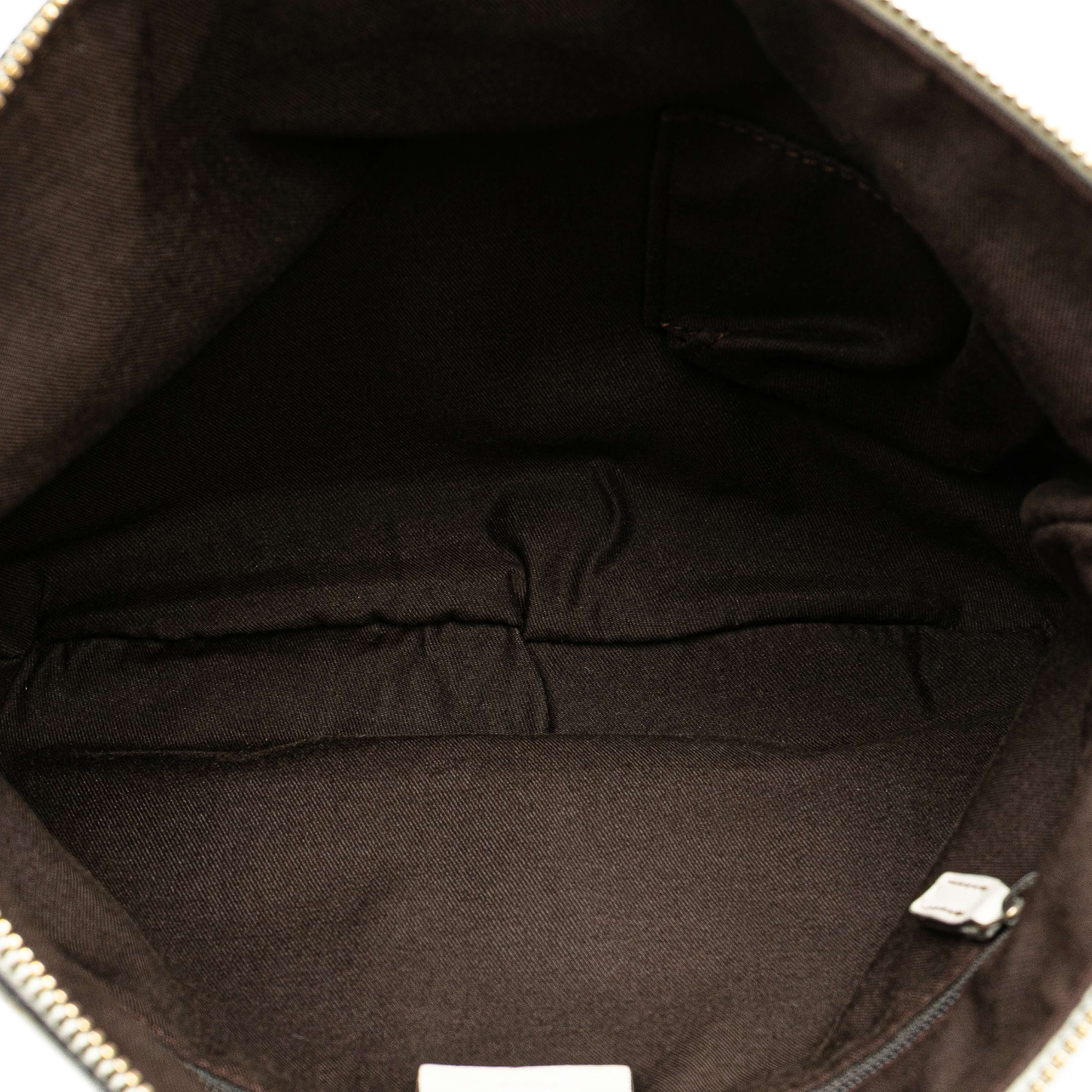 Gucci Gg Canvas Abbey D Ring Crossbody, från Luxclusif, i färgen vit. Klicka för att öppna bilden i stort format