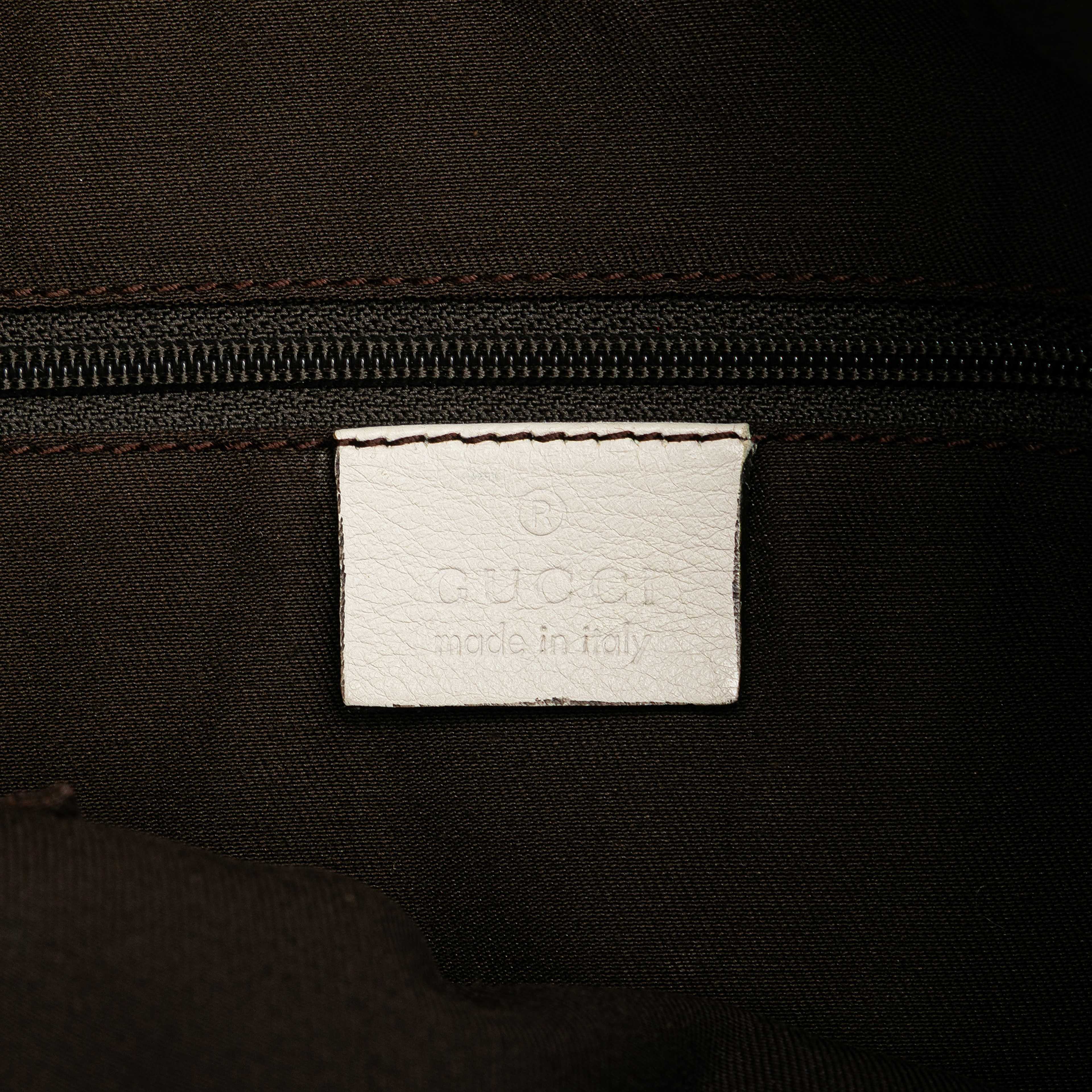 Gucci Gg Canvas Abbey D Ring Crossbody, från Luxclusif, i färgen vit. Klicka för att öppna bilden i stort format