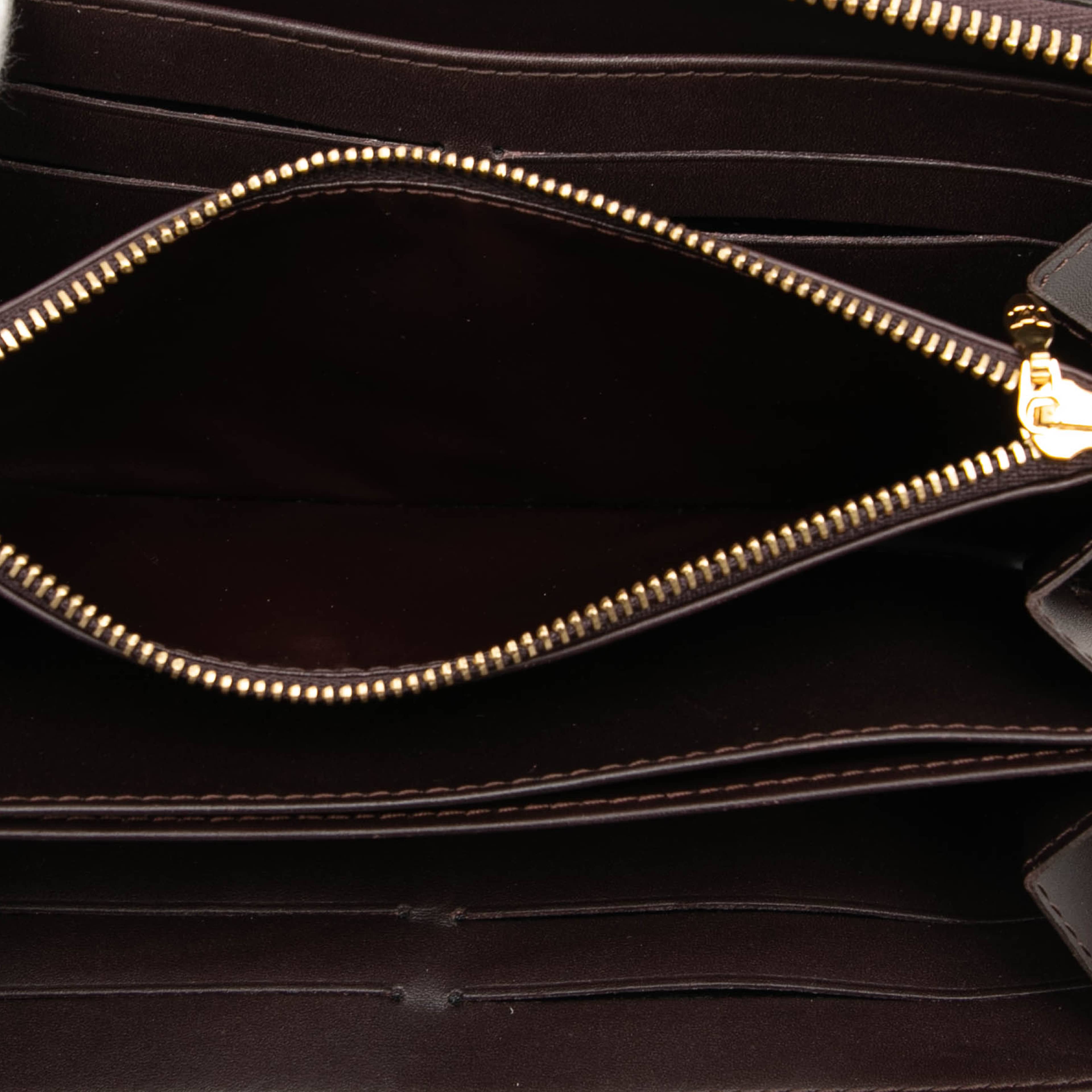 Louis Vuitton Monogram Vernis Zippy Long Wallet, från Luxclusif, i färgen purple. Klicka för att öppna bilden i stort format