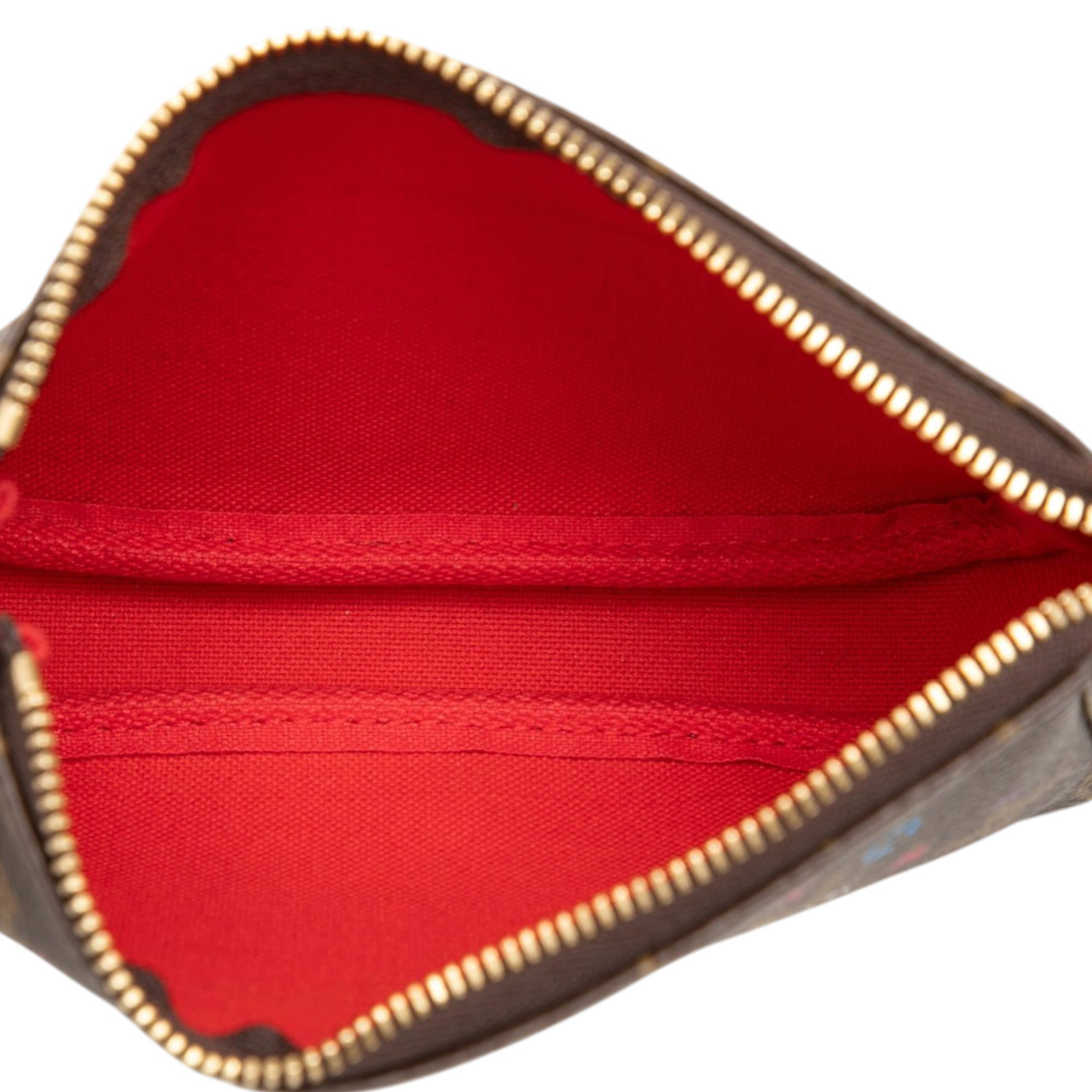 Louis Vuitton Monogram Vivienne Christmas Mini Pochette Accessoires, från Luxclusif, i färgen brun. Klicka för att öppna bilden i stort format
