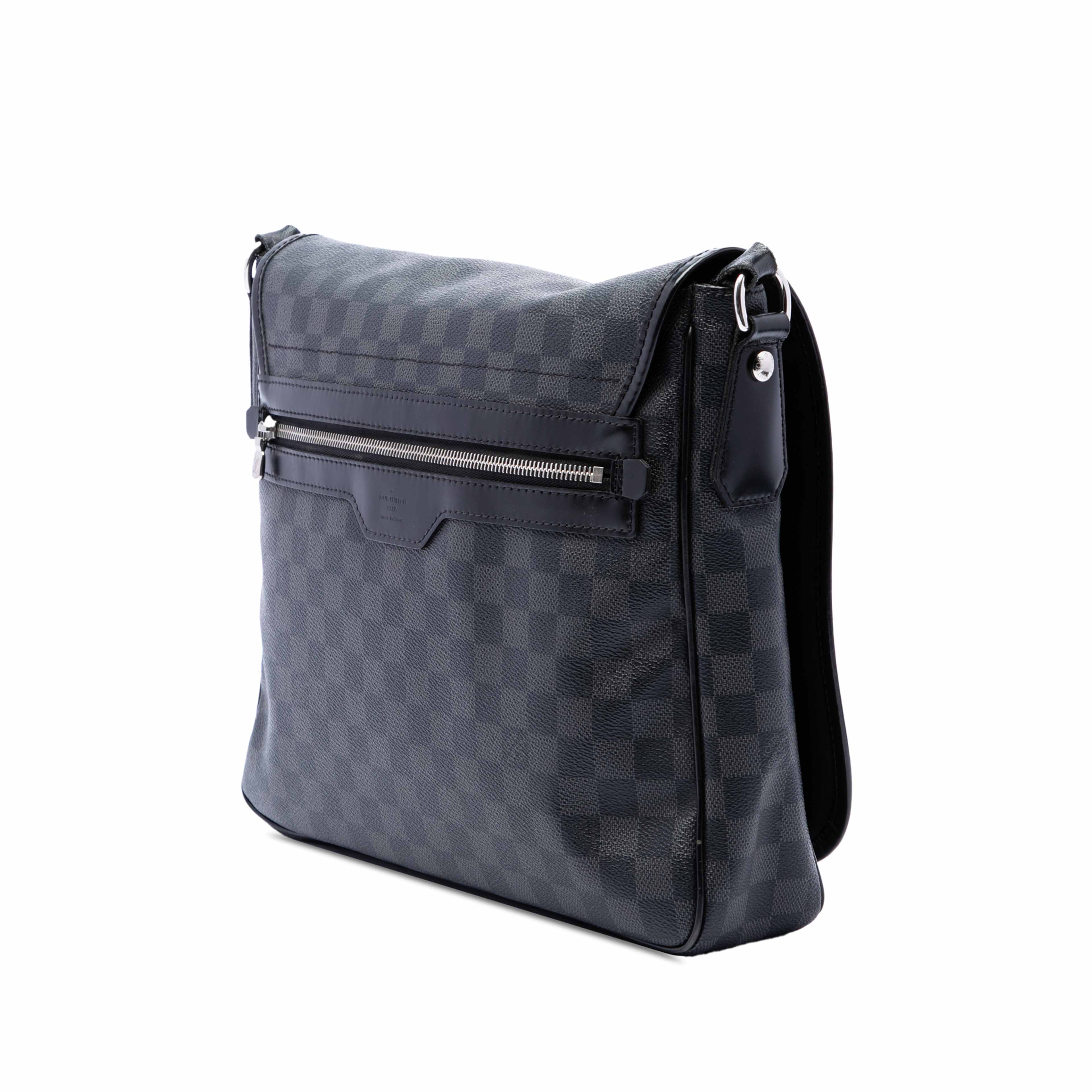 Louis Vuitton Damier Graphite Daniel Mm, från Luxclusif, i färgen svart. Klicka för att öppna bilden i stort format