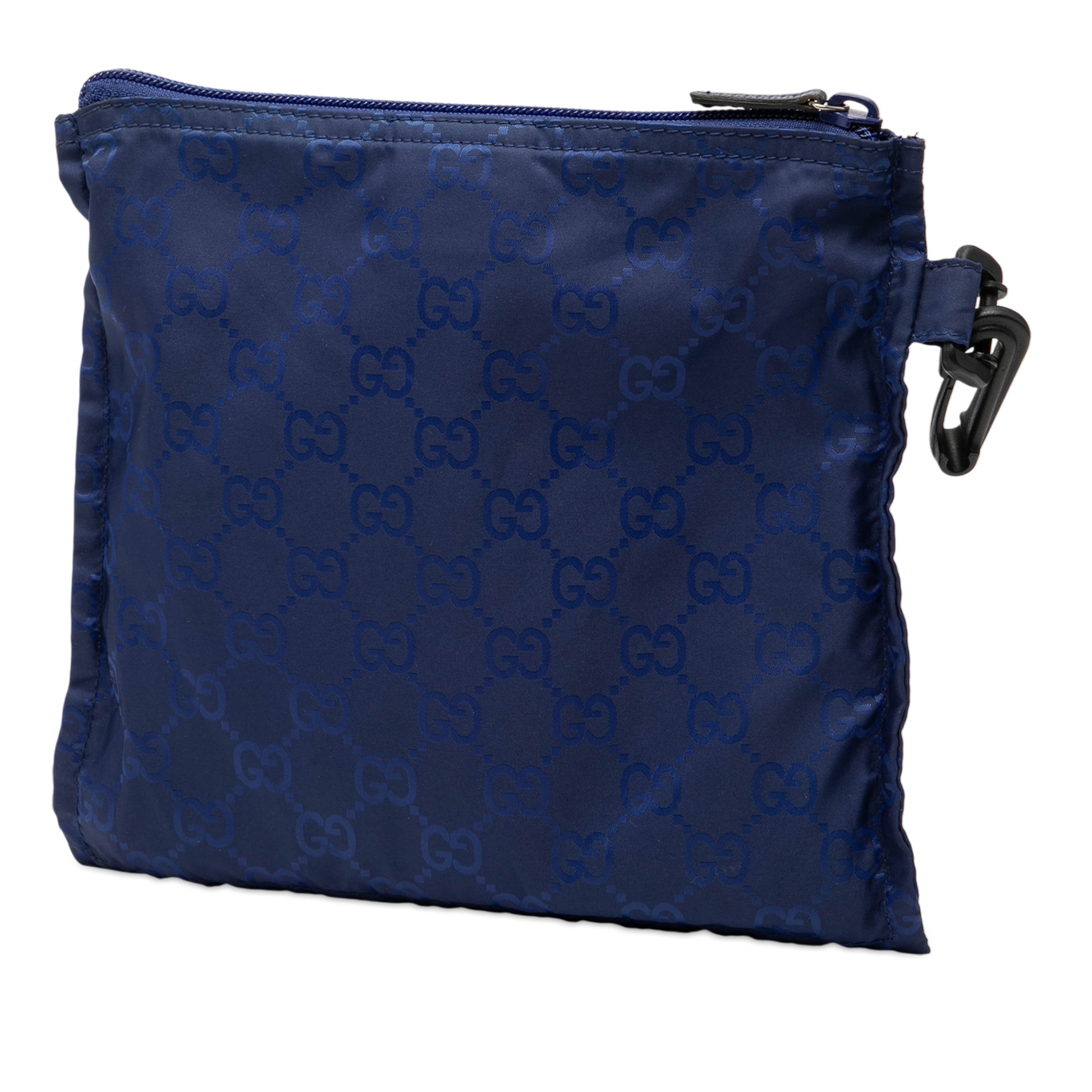 Gucci Gg Nylon Pouch, från Luxclusif, i färgen blue. Klicka för att öppna bilden i stort format