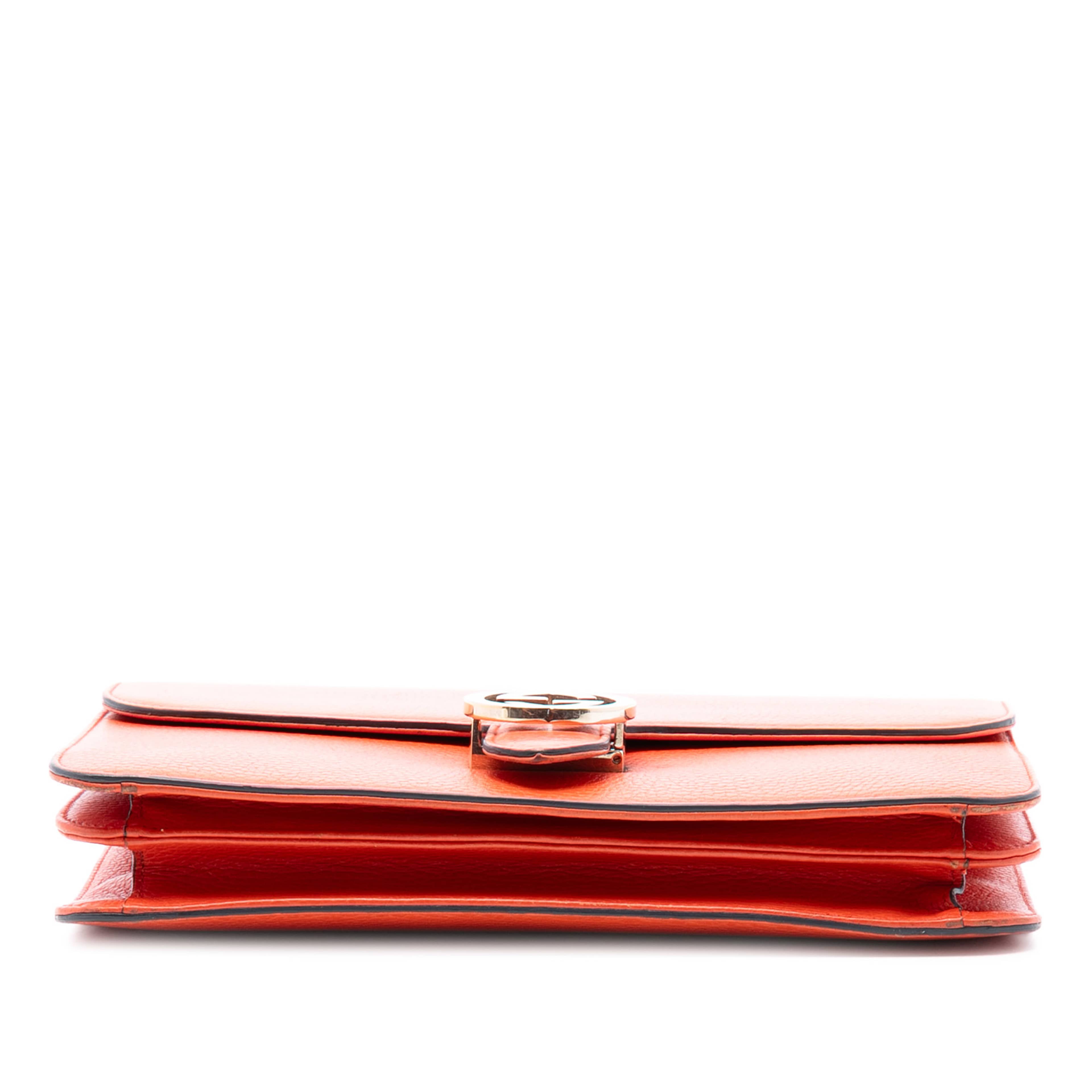 Gucci Medium Dollar Calfskin Interlocking G Crossbody, från Luxclusif, i färgen dark orange. Klicka för att öppna bilden i stort format