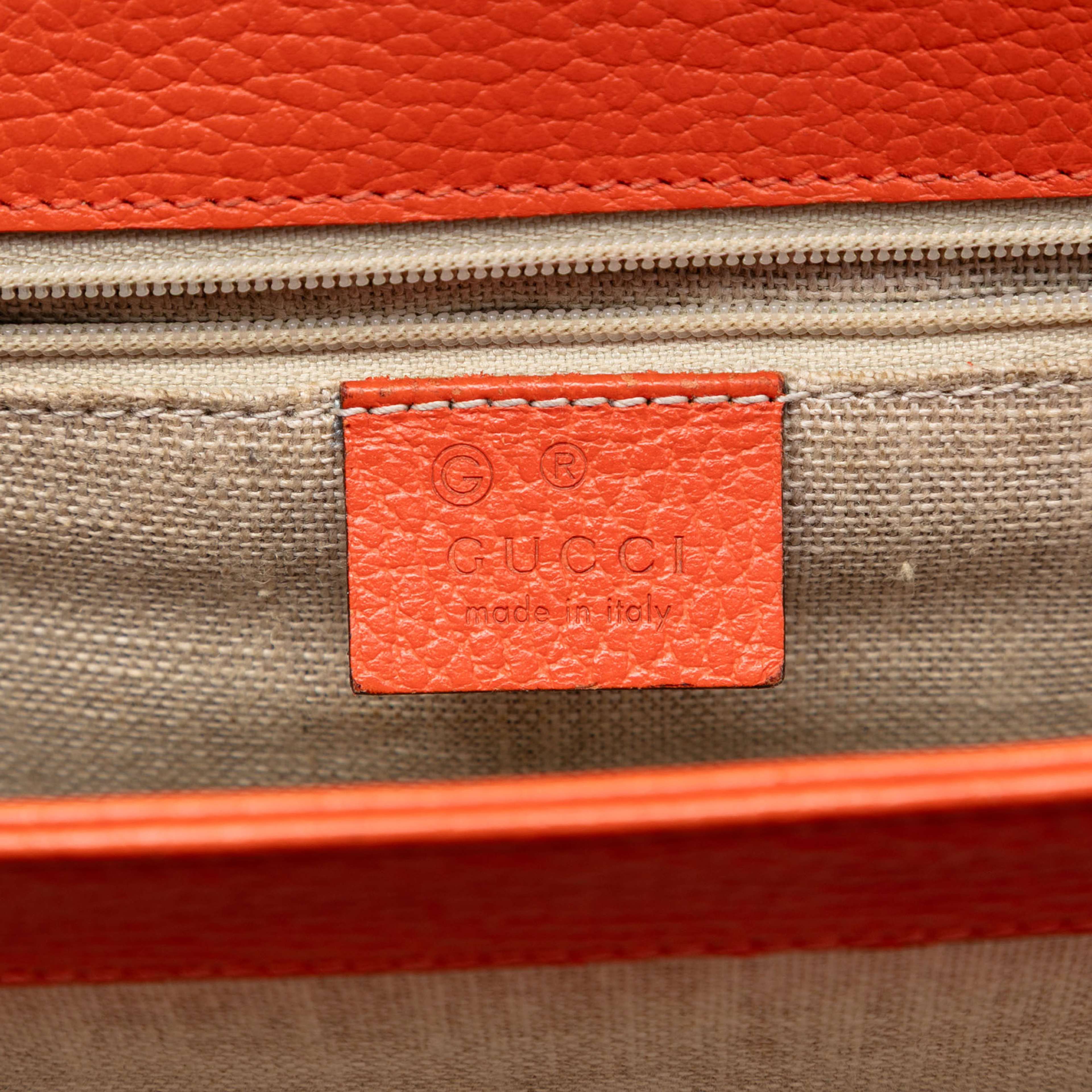 Gucci Medium Dollar Calfskin Interlocking G Crossbody, från Luxclusif, i färgen dark orange. Klicka för att öppna bilden i stort format