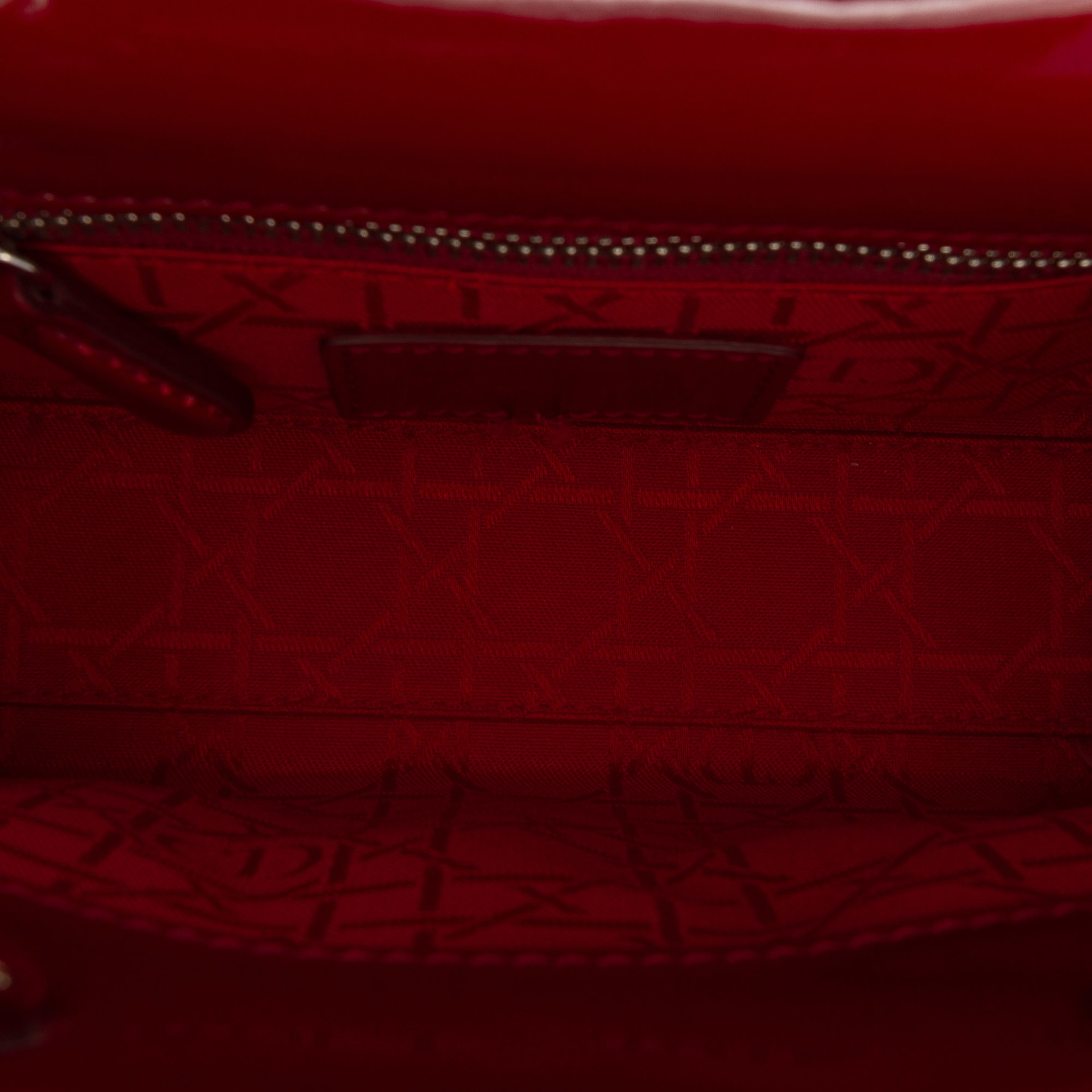 Dior Mini Patent Cannage Lady Dior, från Luxclusif, i färgen dark red. Klicka för att öppna bilden i stort format