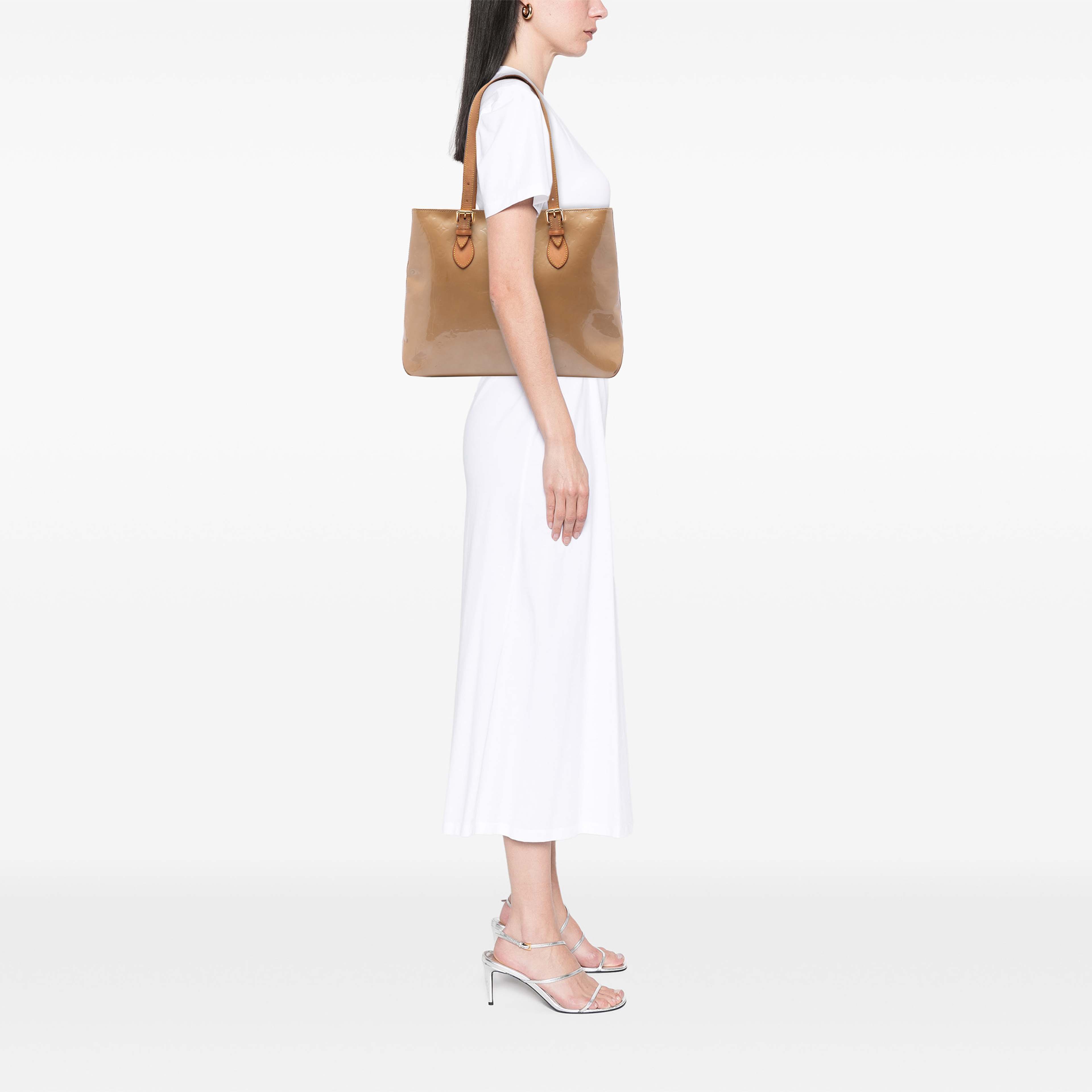 Louis Vuitton Monogram Vernis Brentwood, från Luxclusif, i färgen brown. Klicka för att öppna bilden i stort format