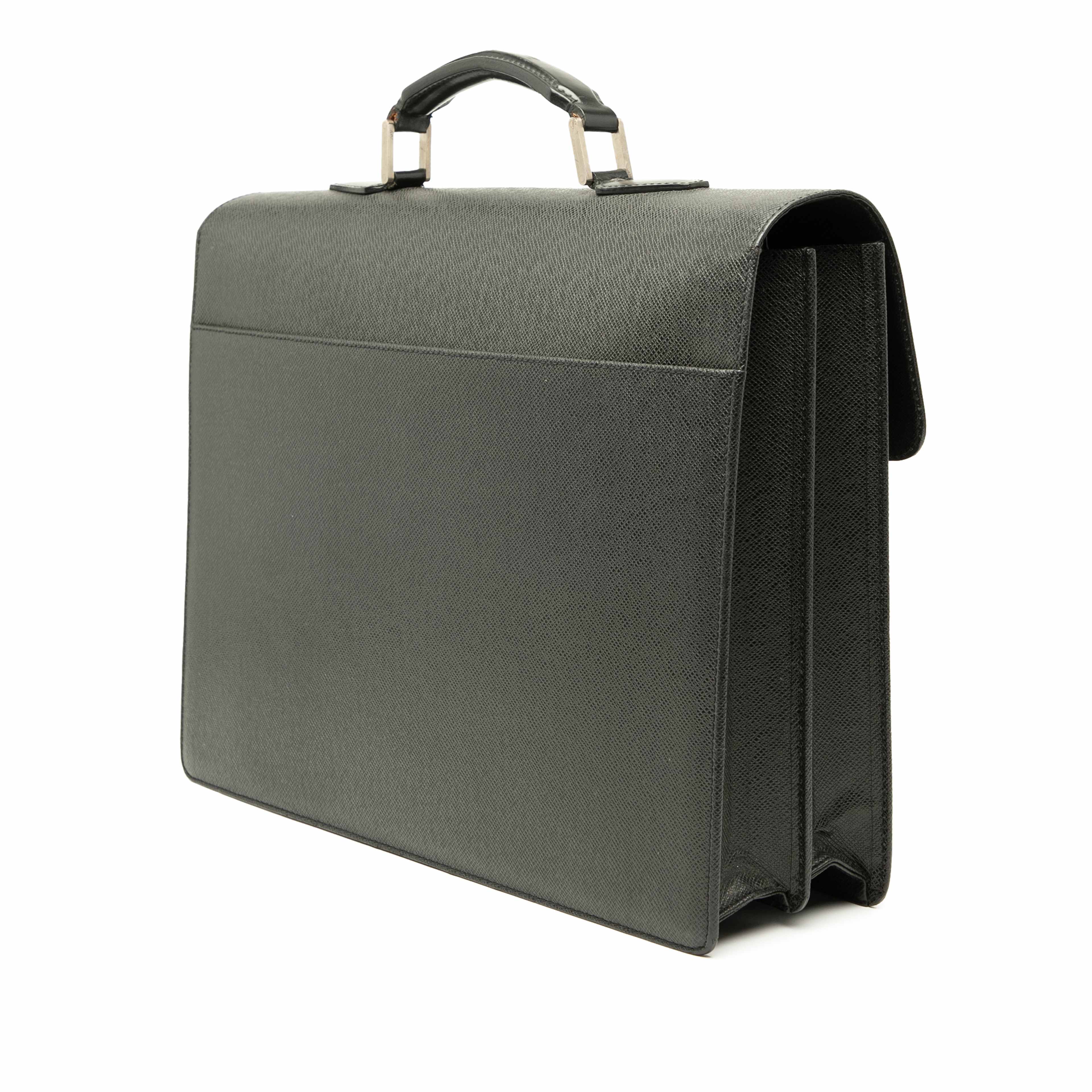 Louis Vuitton Taiga Moskova Briefcase, från Luxclusif, i färgen black. Klicka för att öppna bilden i stort format