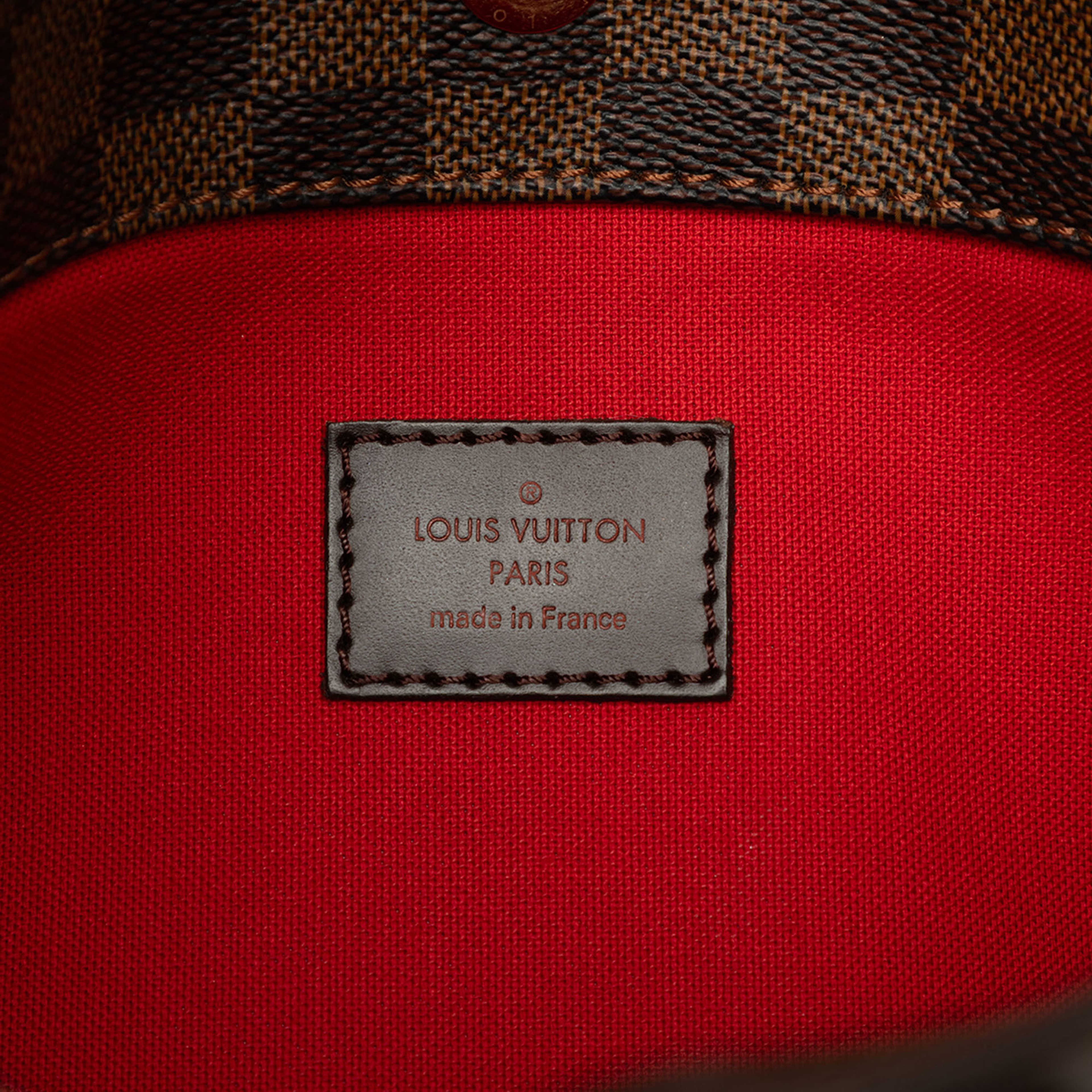 Louis Vuitton Damier Ebene Bloomsbury Pm, från Luxclusif, i färgen brun. Klicka för att öppna bilden i stort format