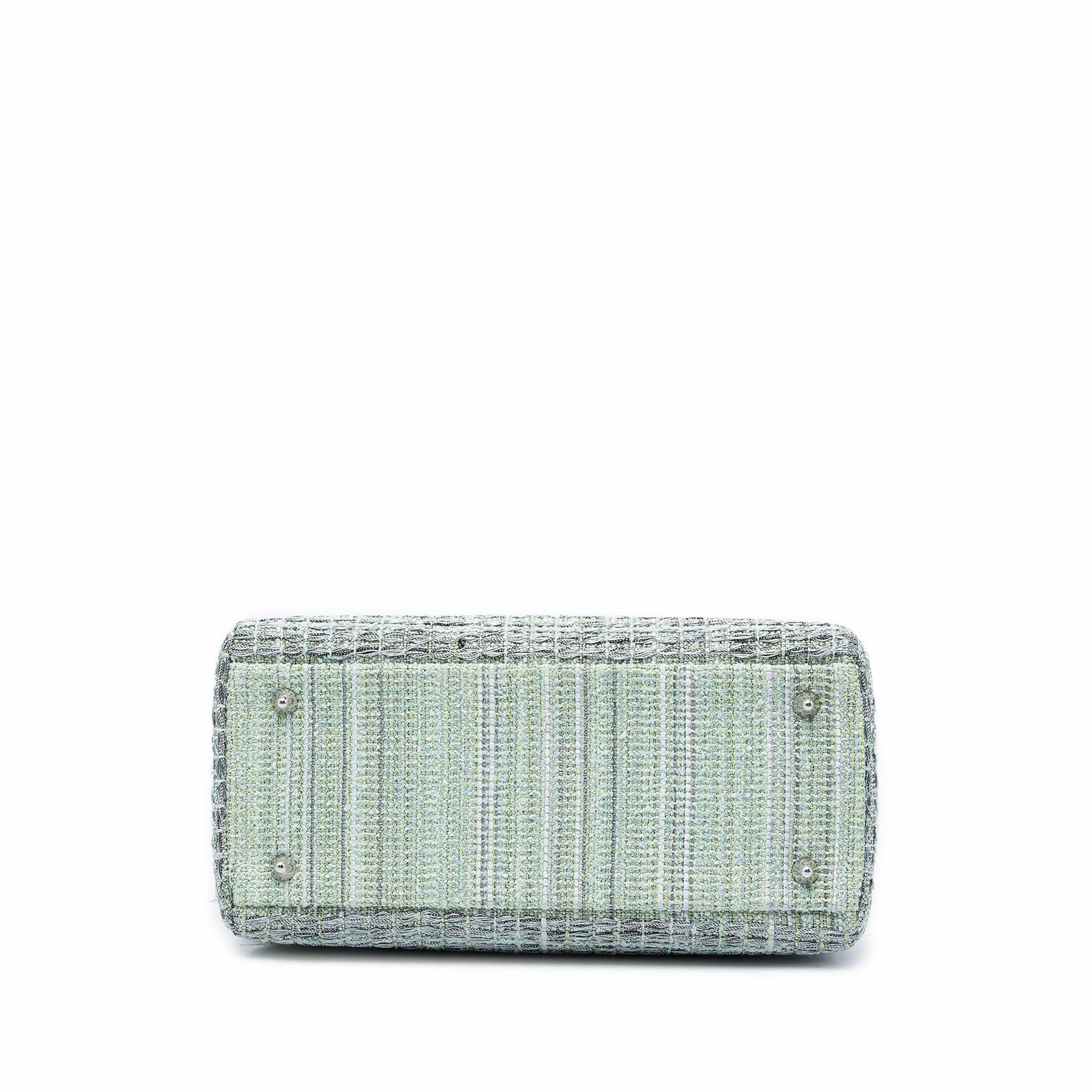 Dior Medium Tweed Lady Dior, från Luxclusif, i färgen grön. Klicka för att öppna bilden i stort format
