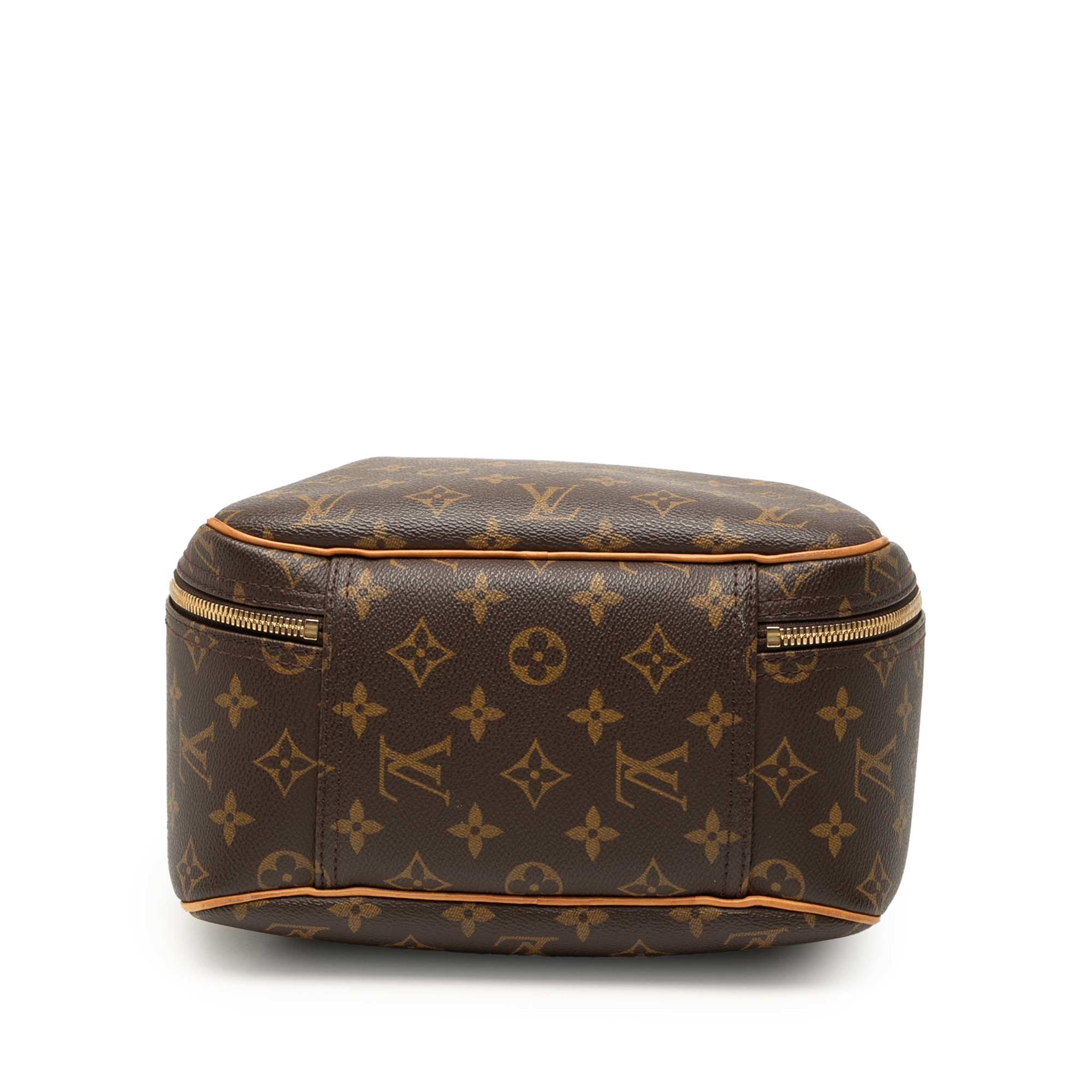 Louis Vuitton Monogram Excursion, från Luxclusif, i färgen brown. Klicka för att öppna bilden i stort format