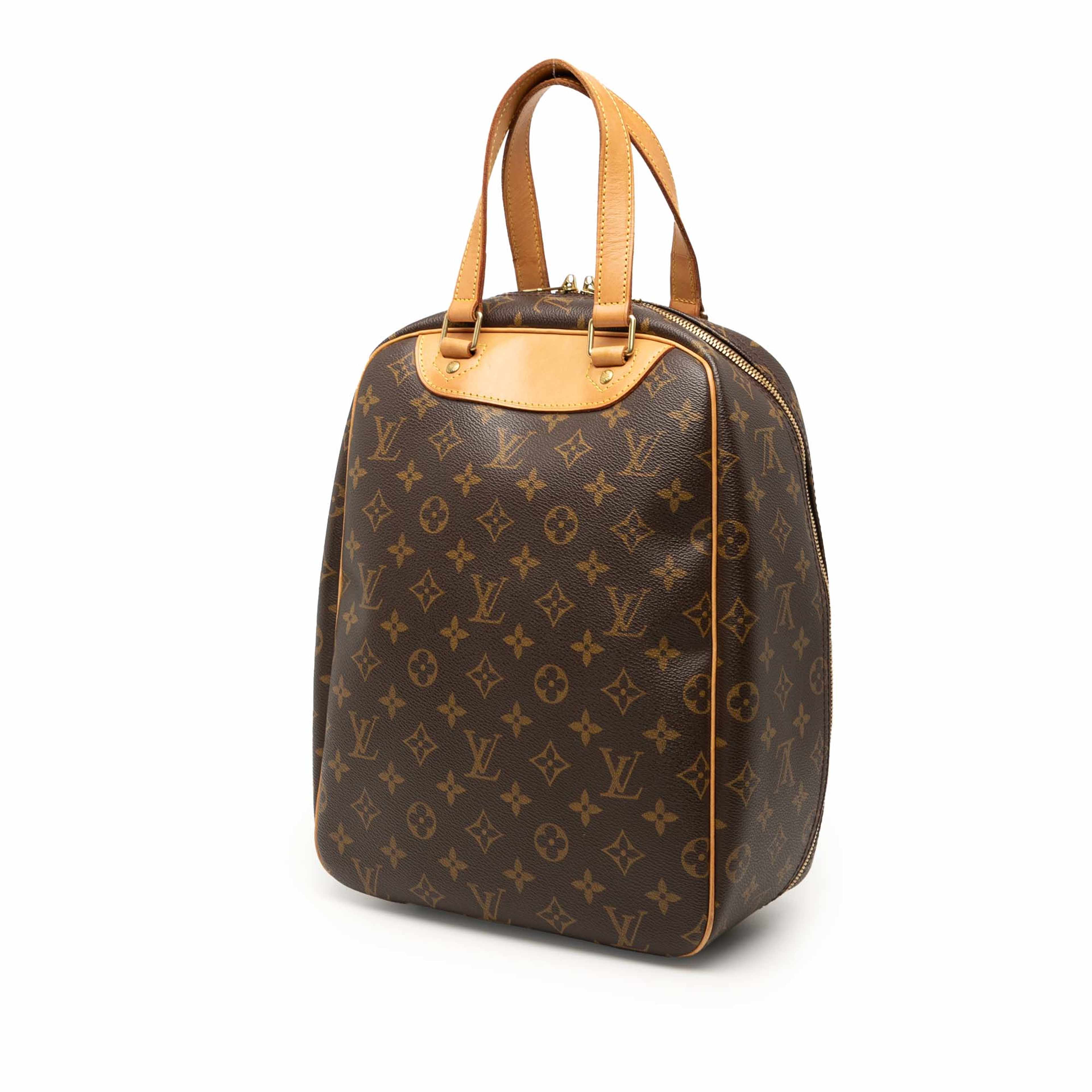Louis Vuitton Monogram Excursion, från Luxclusif, i färgen brown. Klicka för att öppna bilden i stort format