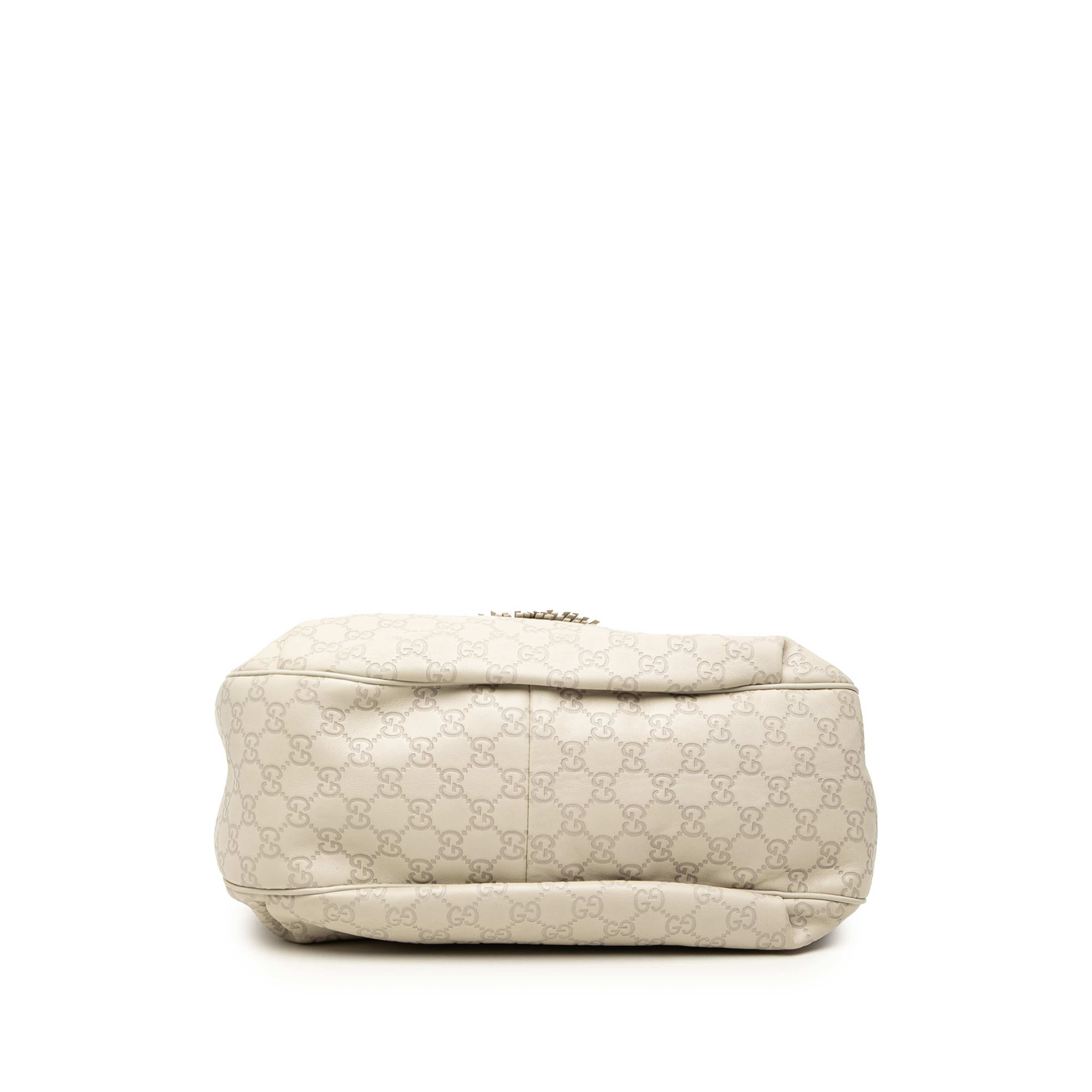 Gucci Medium Gg Canvas Emily Flap Satchel, från Luxclusif, i färgen vit. Klicka för att öppna bilden i stort format
