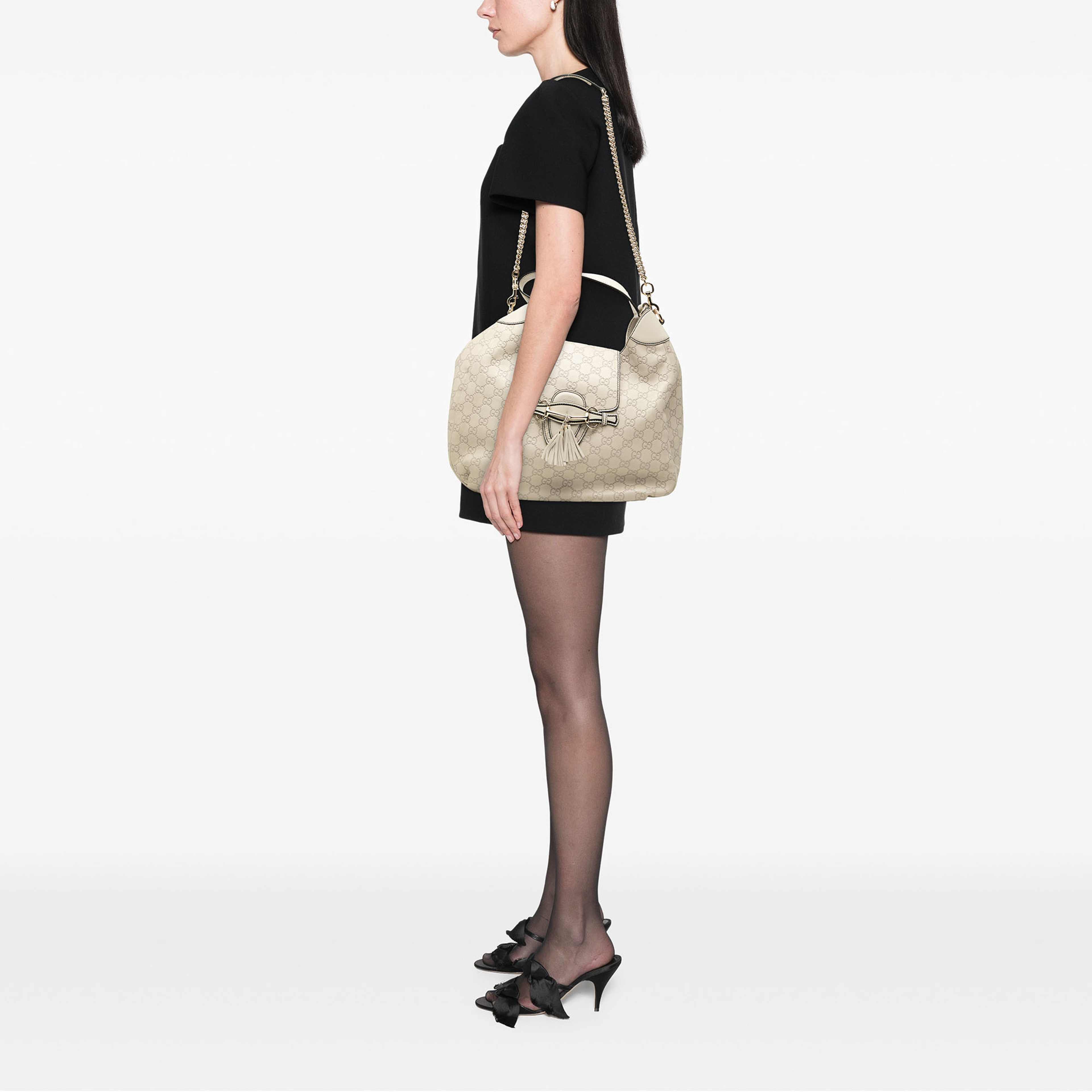 Gucci Medium Gg Canvas Emily Flap Satchel, från Luxclusif, i färgen vit. Klicka för att öppna bilden i stort format