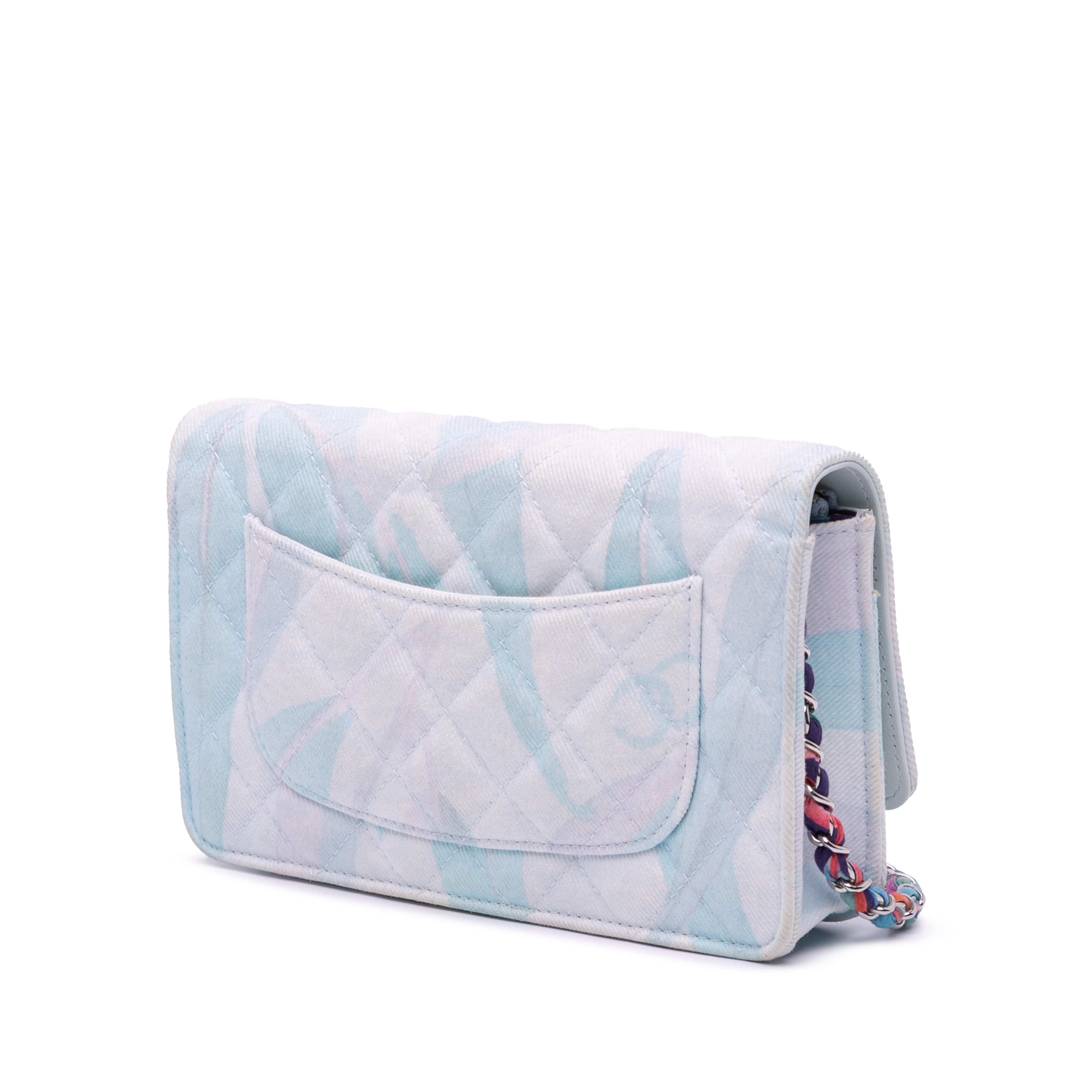 Chanel Cc Quilted Canvas Jungle Jeans Wallet On Chain, från Luxclusif, i färgen white. Klicka för att öppna bilden i stort format