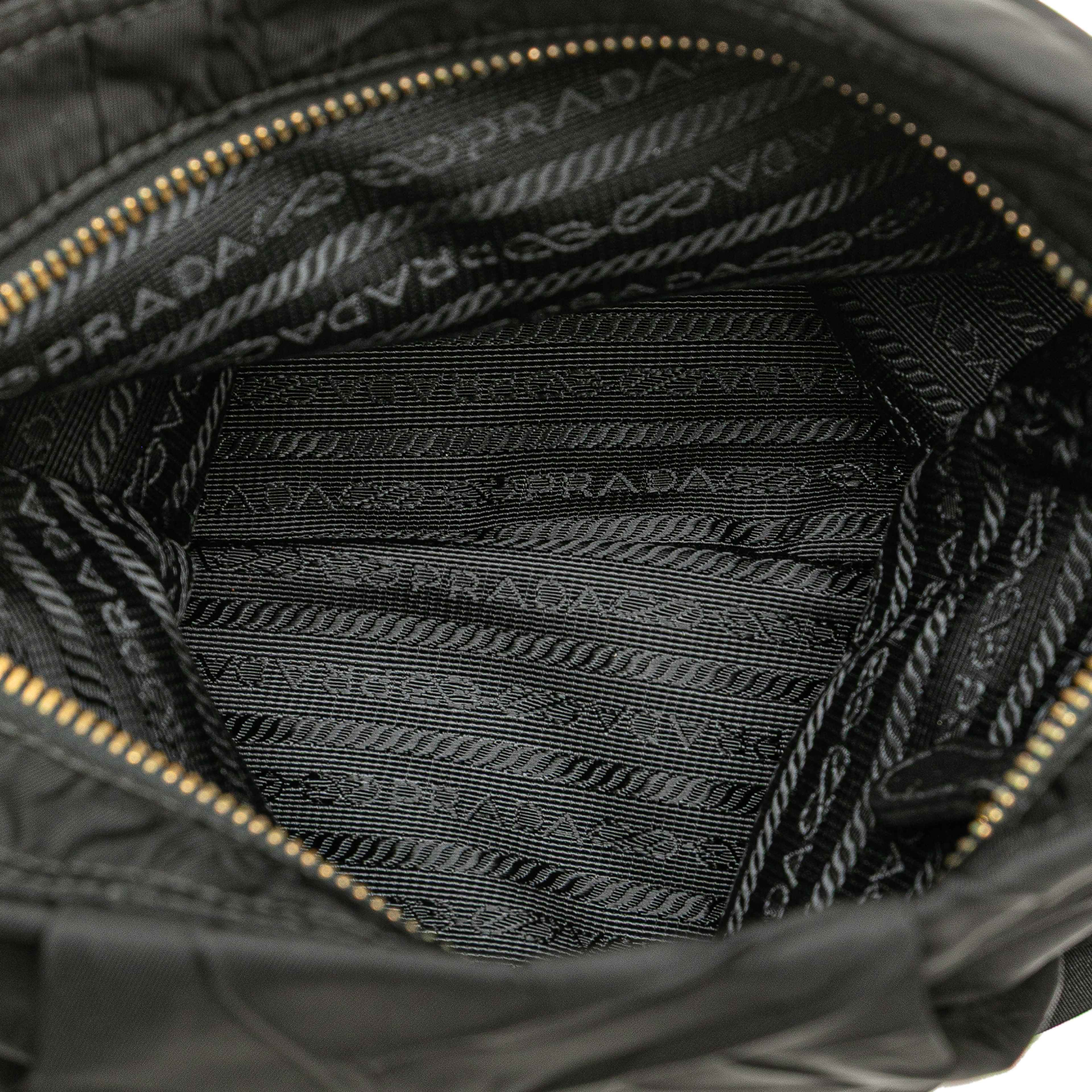 Prada Tessuto Stropicciato Tassel Crossbody, från Luxclusif, i färgen black. Klicka för att öppna bilden i stort format