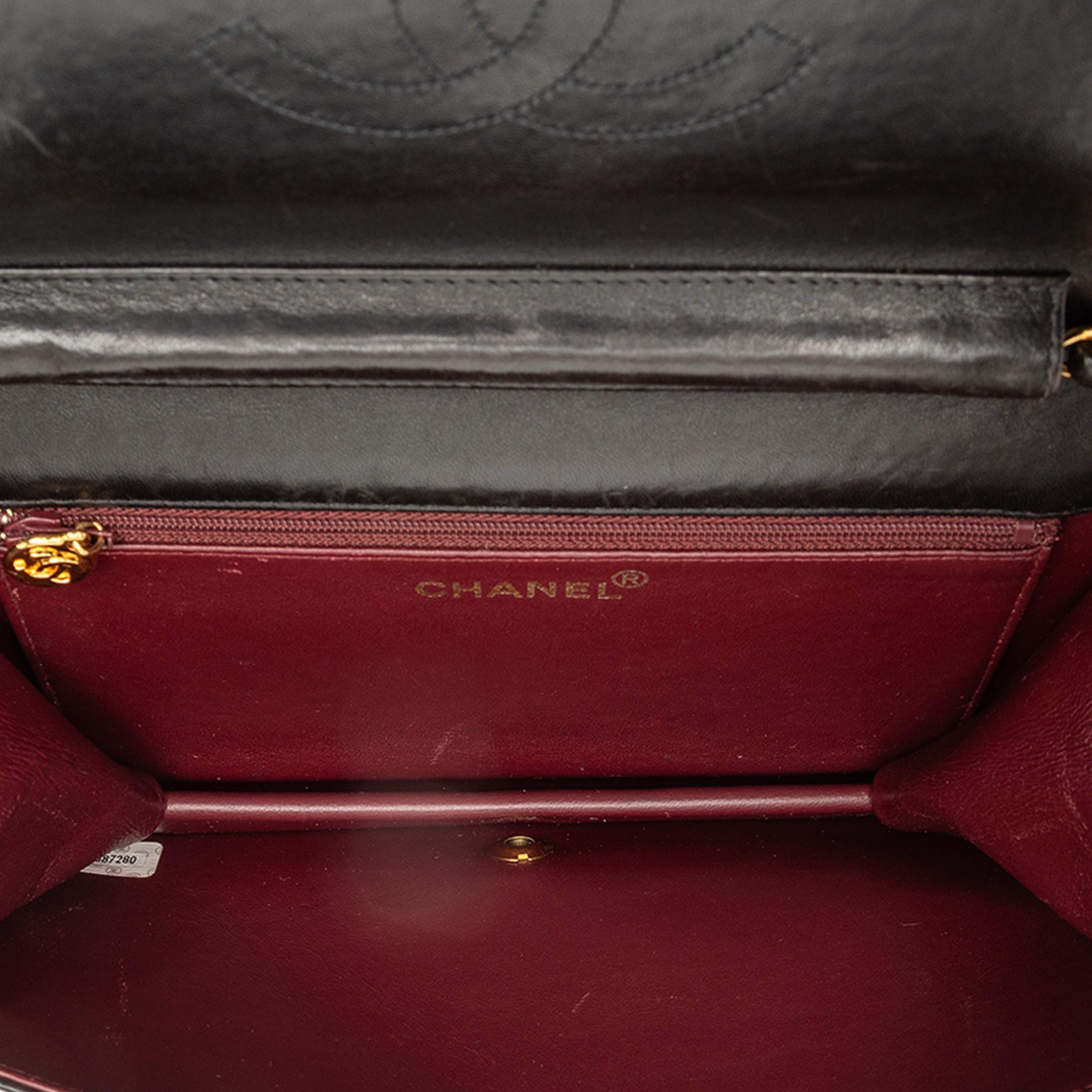 Chanel Cc Quilted Lambskin Full Flap, från Luxclusif, i färgen black. Klicka för att öppna bilden i stort format