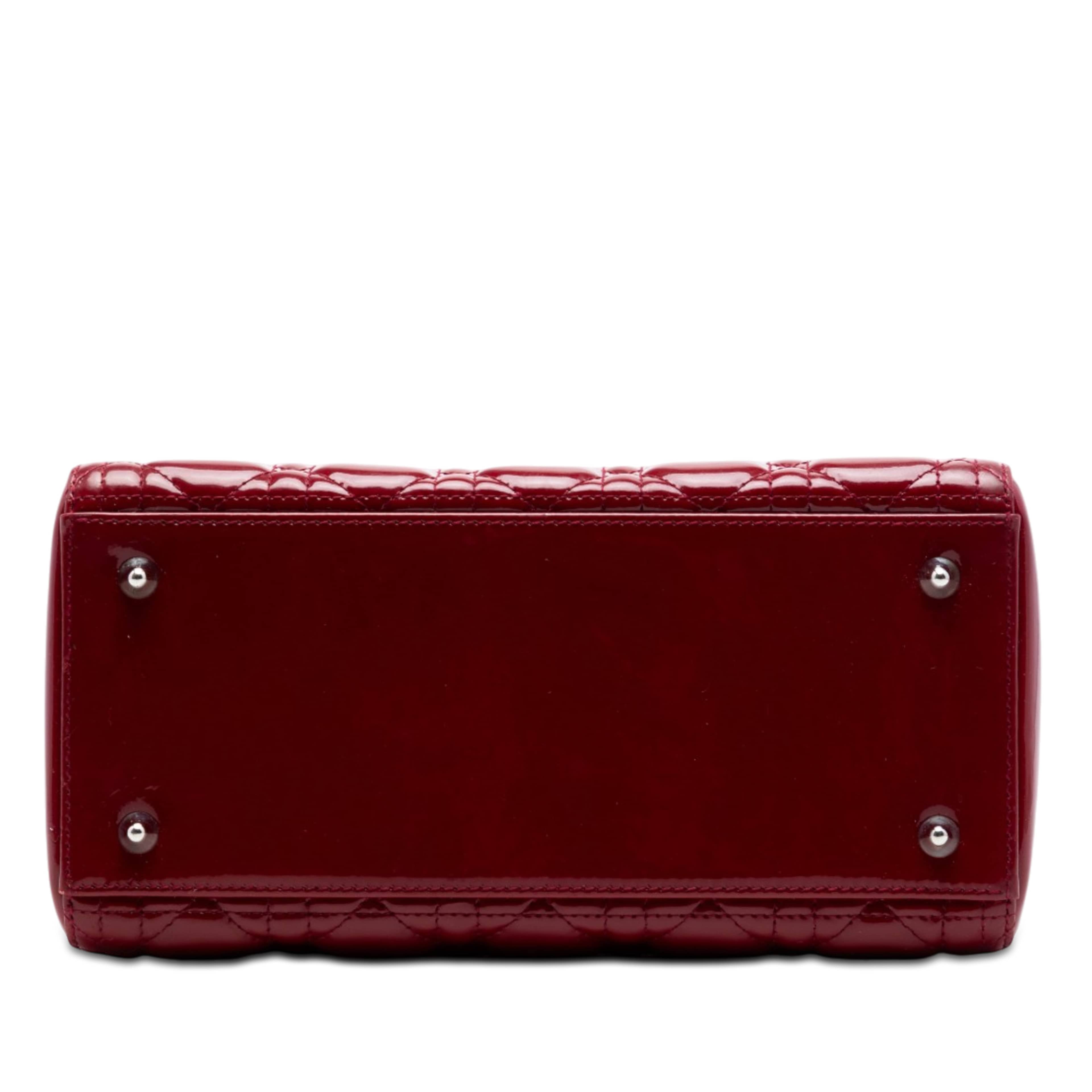Dior Medium Patent Cannage Lady Dior, från Luxclusif, i färgen röd. Klicka för att öppna bilden i stort format
