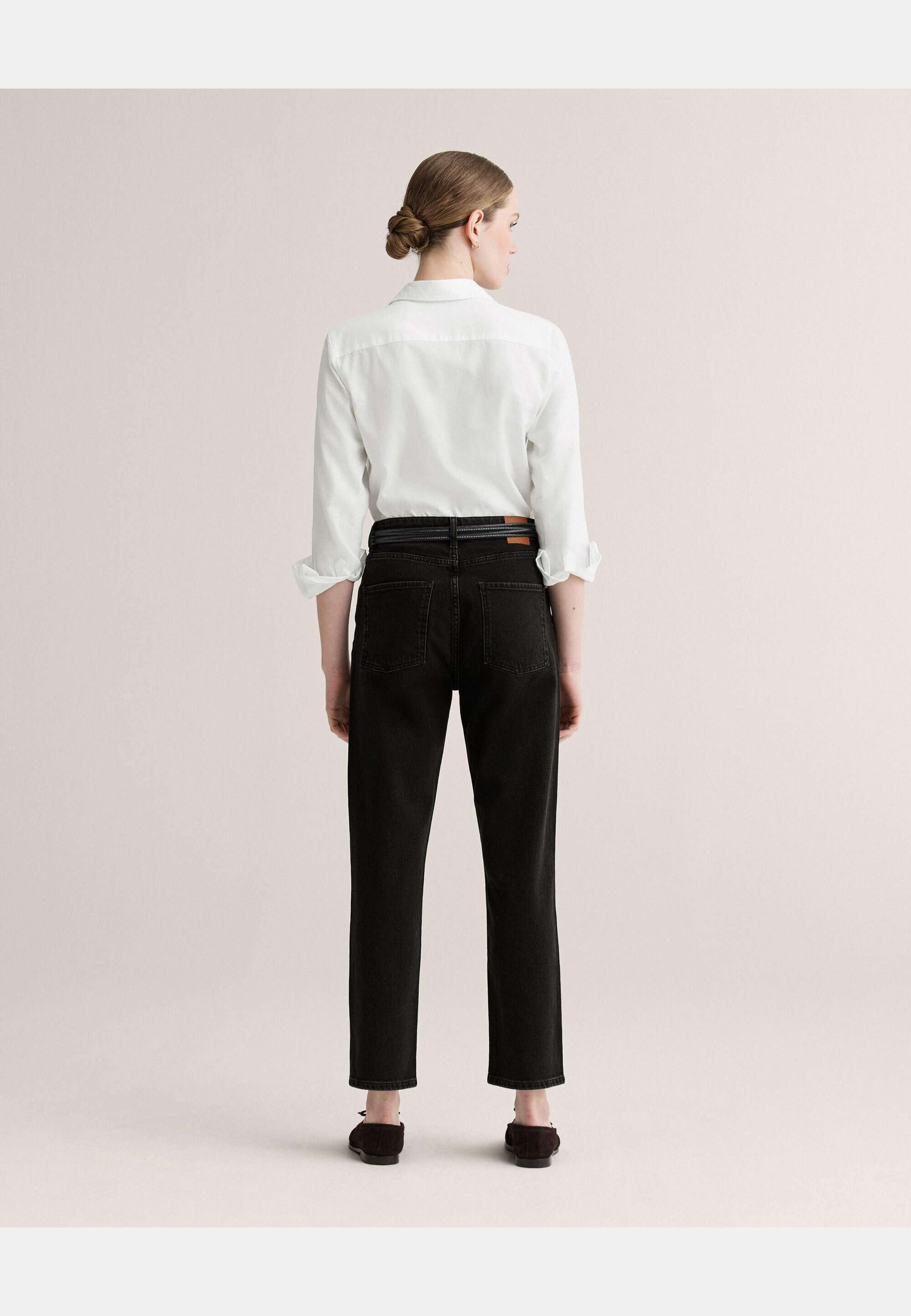 Grace Classic Cut Denim, från Newhouse, i färgen svart. Klicka för att öppna bilden i stort format