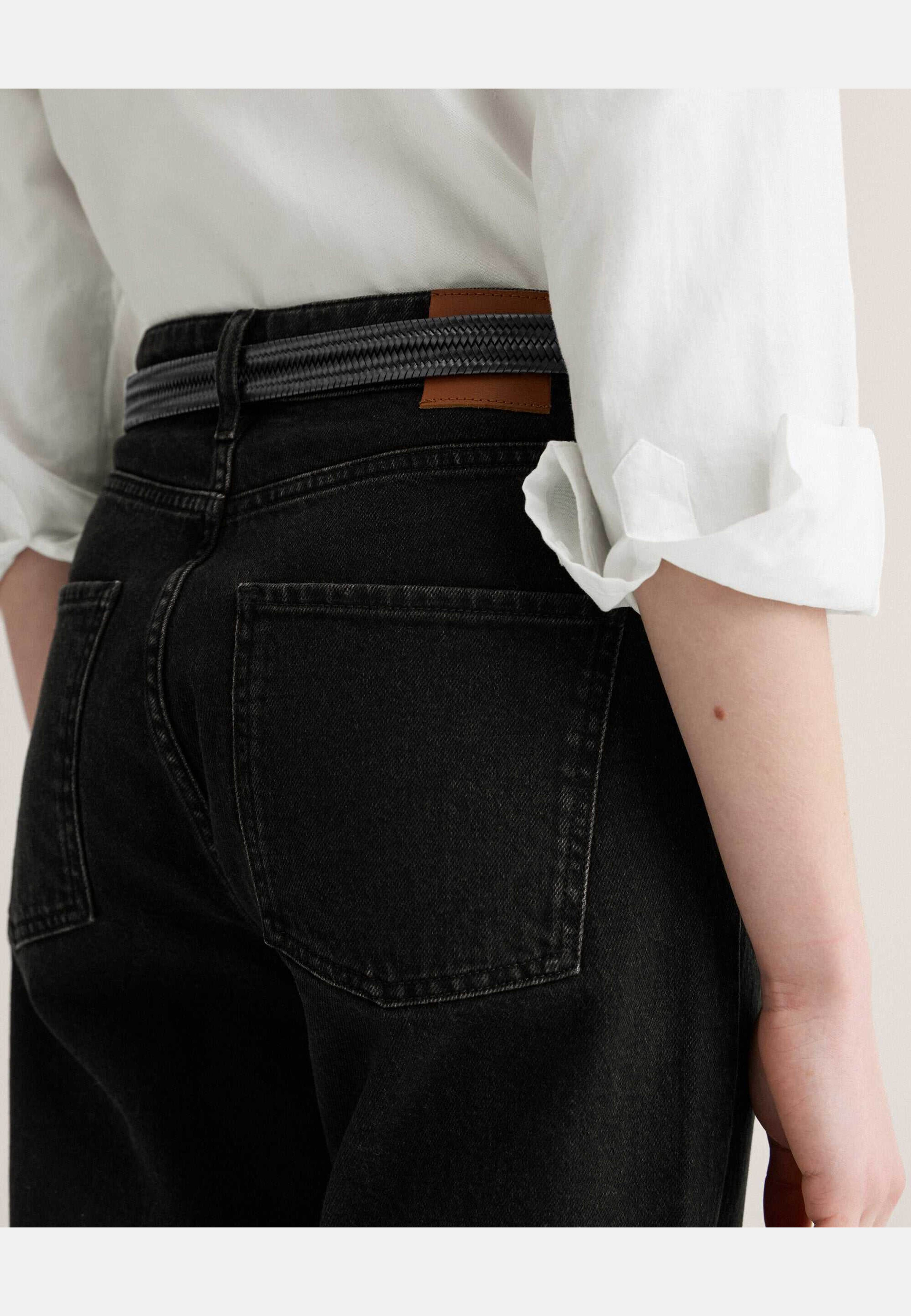 Grace Classic Cut Denim, från Newhouse, i färgen svart. Klicka för att öppna bilden i stort format