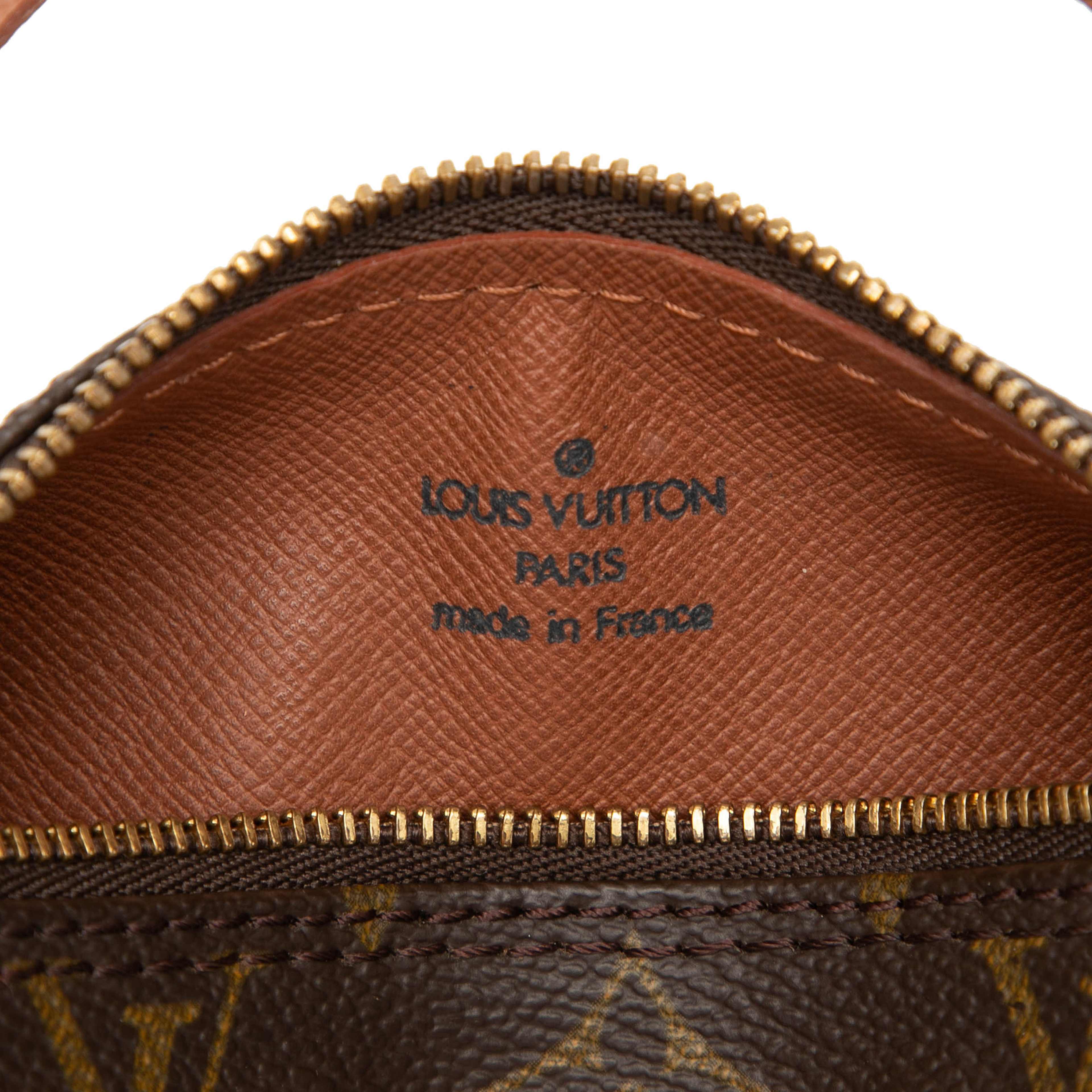 Louis Vuitton Monogram Papillon Pochette, från Luxclusif, i färgen brun. Klicka för att öppna bilden i stort format