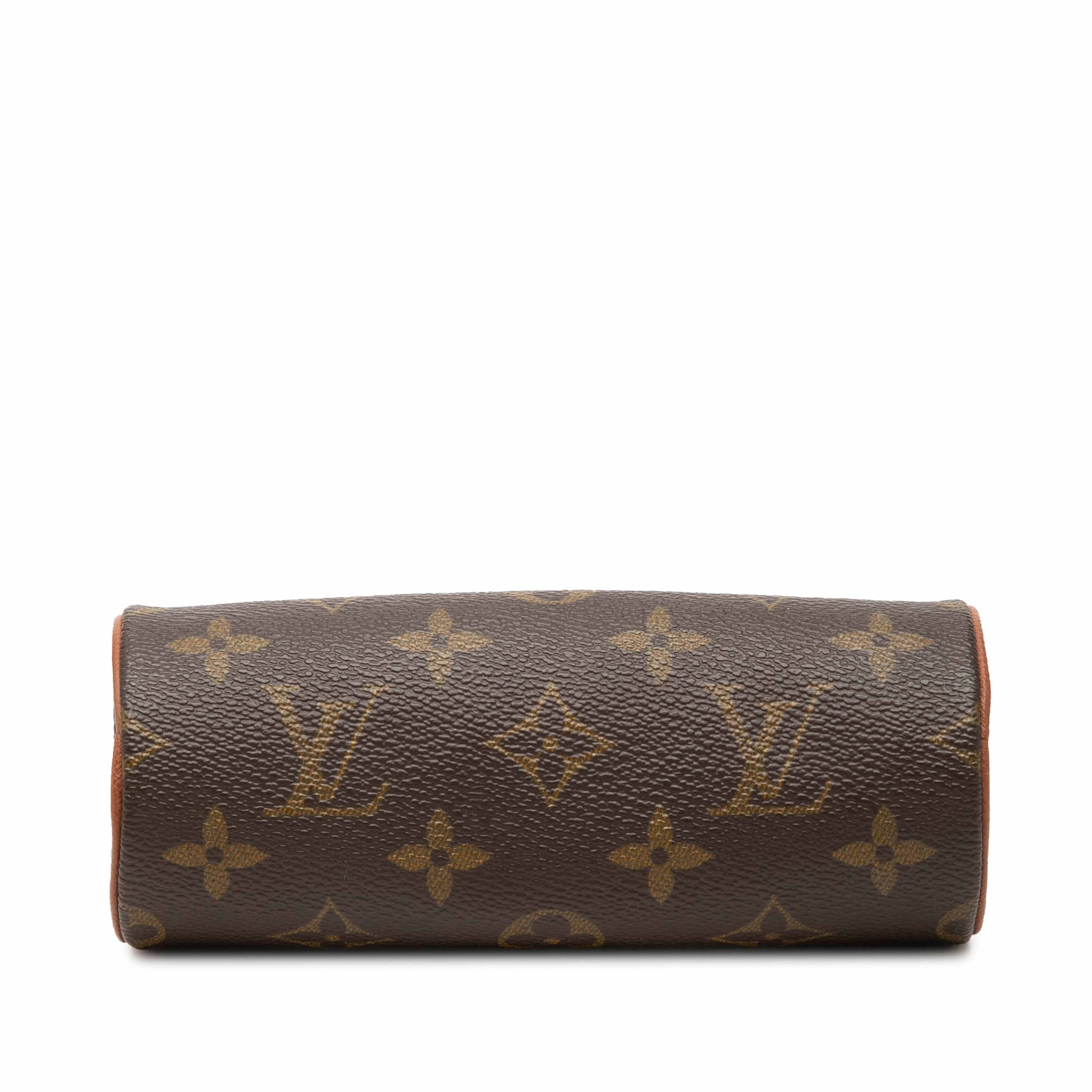 Louis Vuitton Monogram Papillon Pochette, från Luxclusif, i färgen brun. Klicka för att öppna bilden i stort format