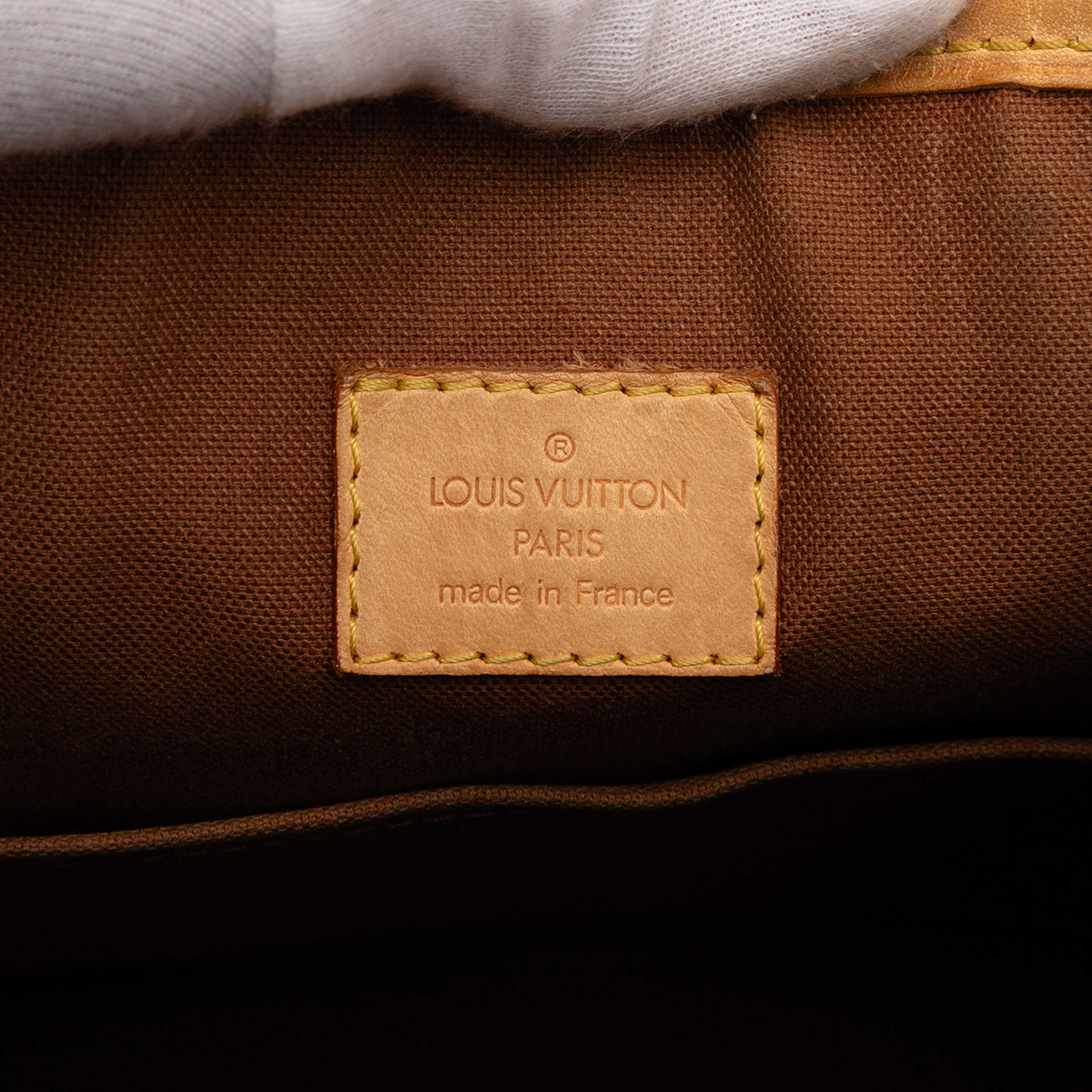 Louis Vuitton Monogram Batignolles Vertical Pm, från Luxclusif, i färgen brown. Klicka för att öppna bilden i stort format