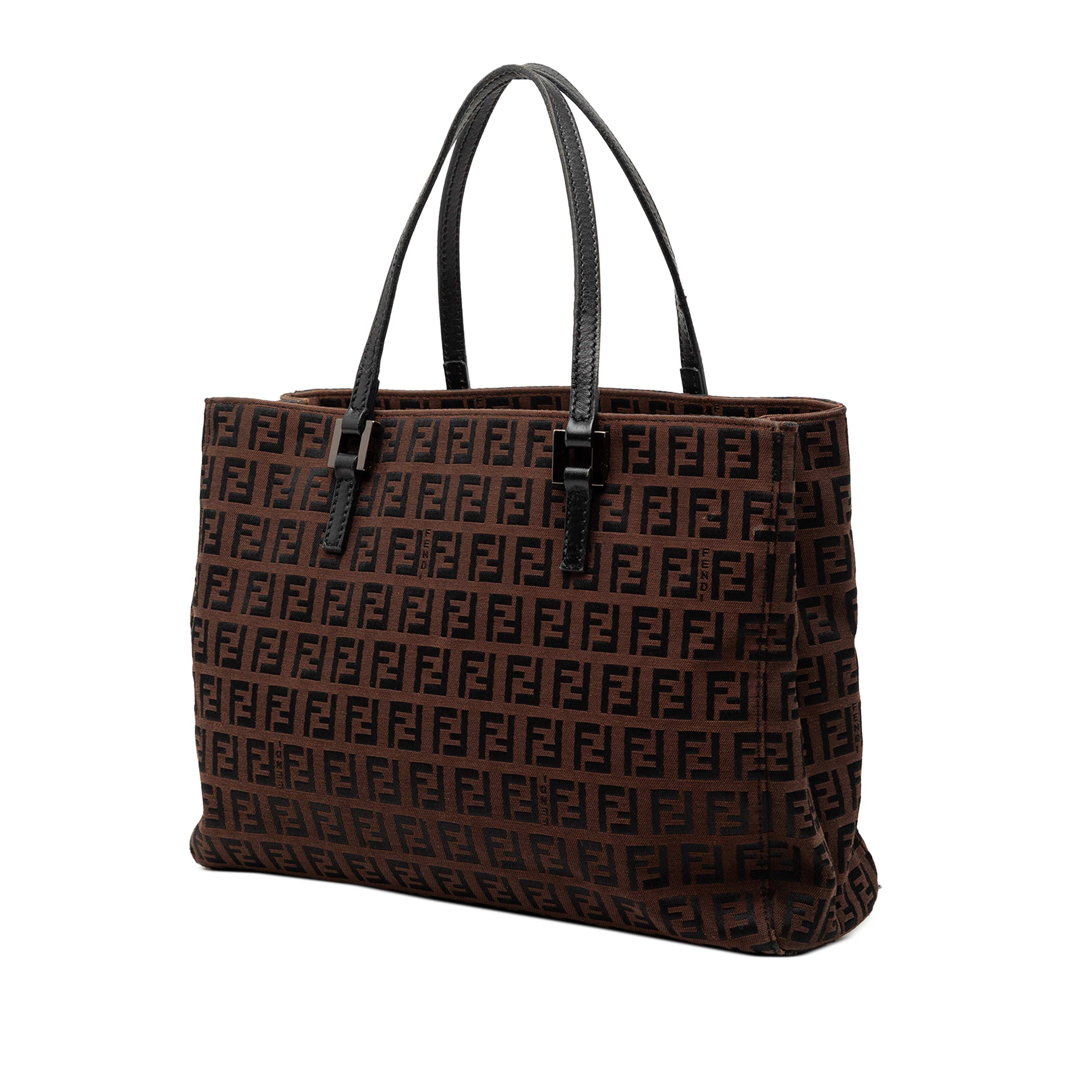 Fendi Zucchino Canvas Tote, från Luxclusif, i färgen dark brown. Klicka för att öppna bilden i stort format