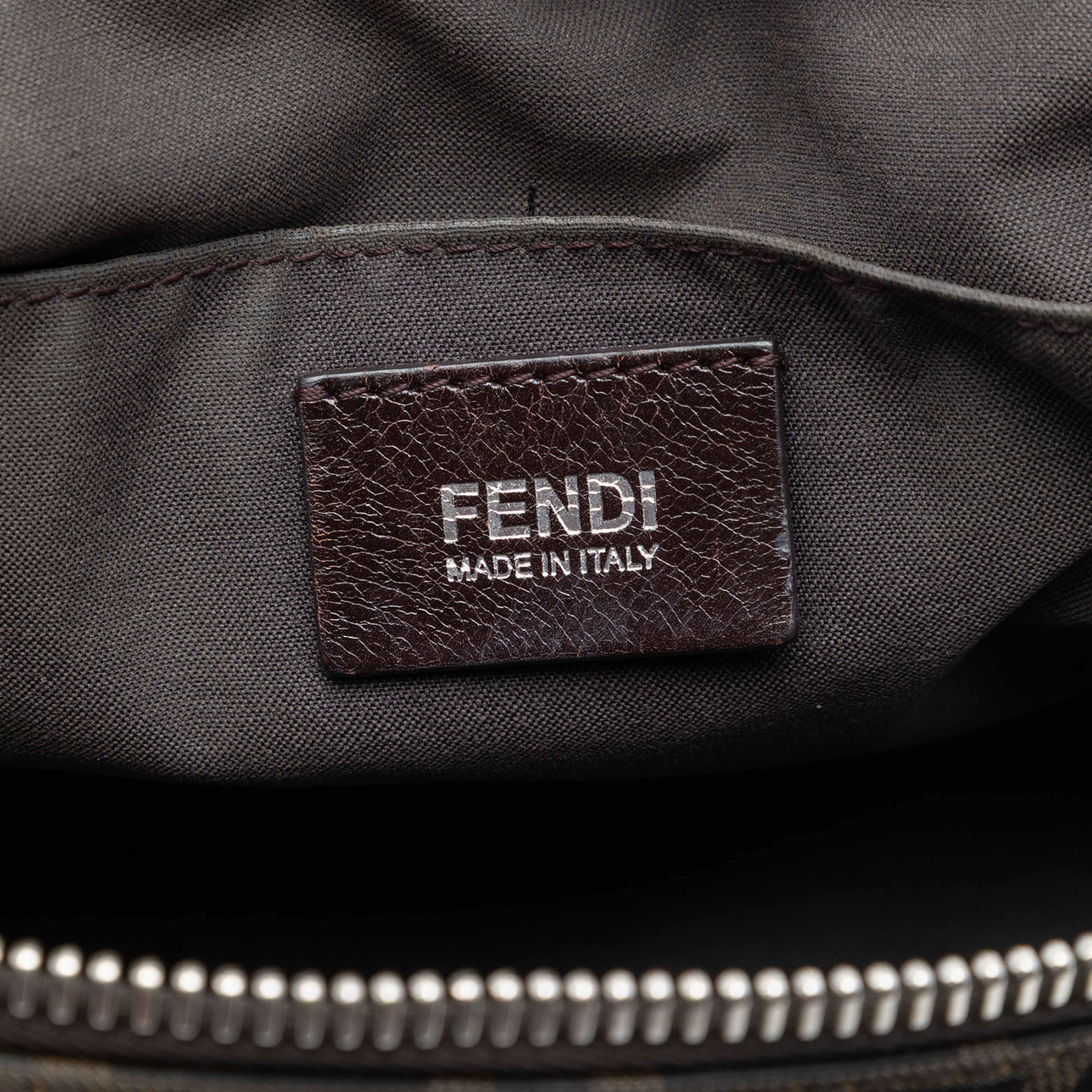 Fendi Zucca Canvas Crossbody, från Luxclusif, i färgen brown. Klicka för att öppna bilden i stort format