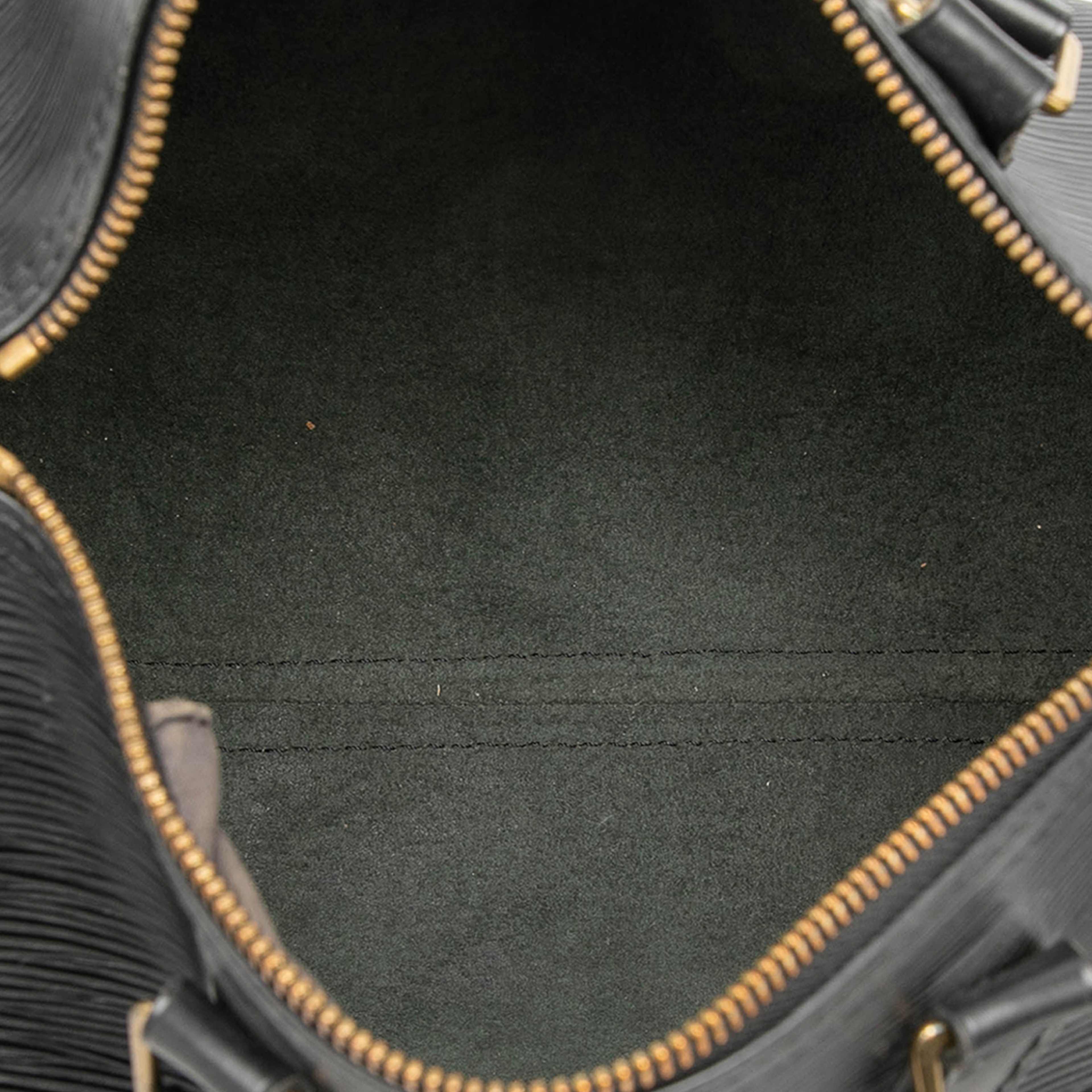 Louis Vuitton Epi Speedy 25, från Luxclusif, i färgen black. Klicka för att öppna bilden i stort format