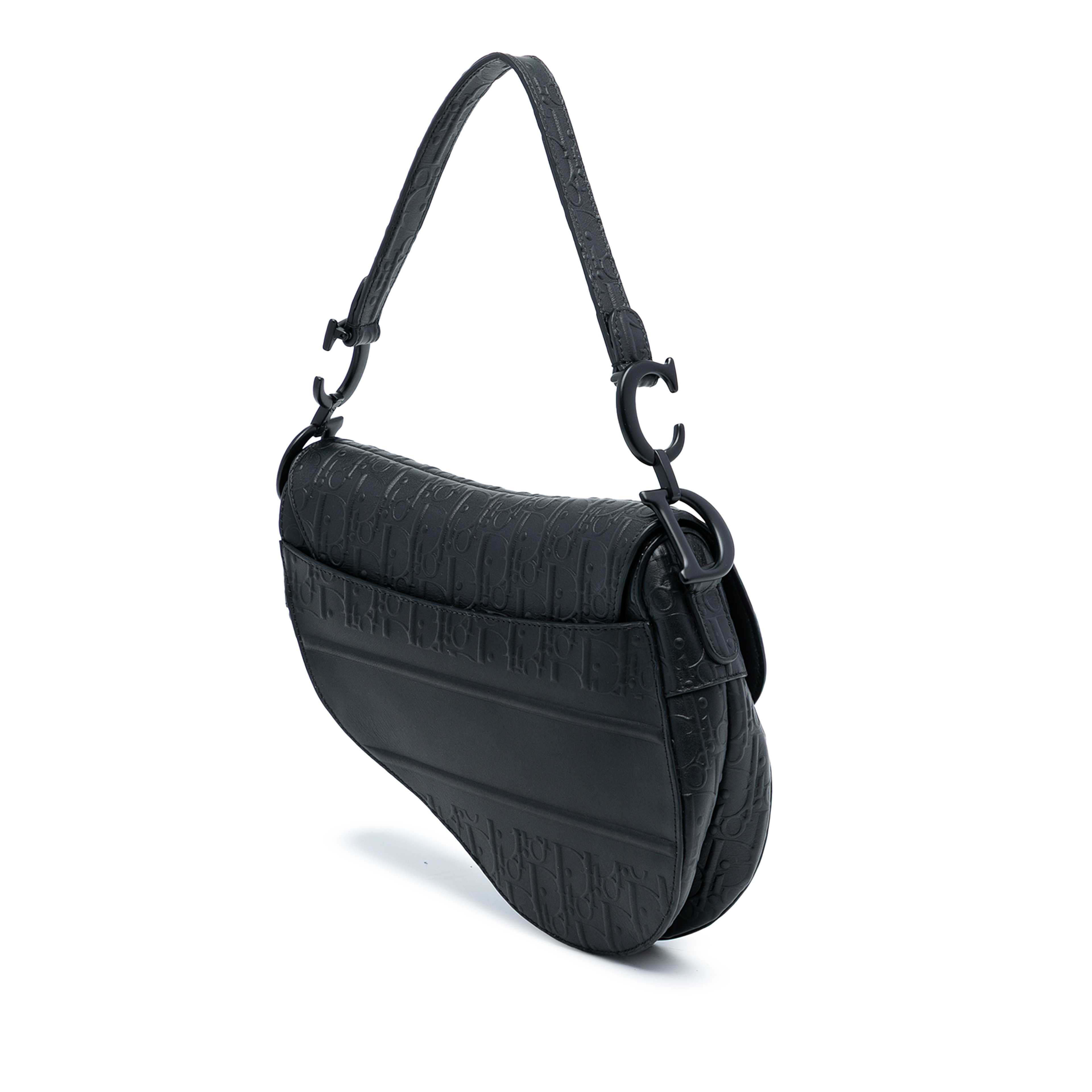 Dior Oblique Embossed Calfskin Saddle Bag, från Luxclusif, i färgen black. Klicka för att öppna bilden i stort format