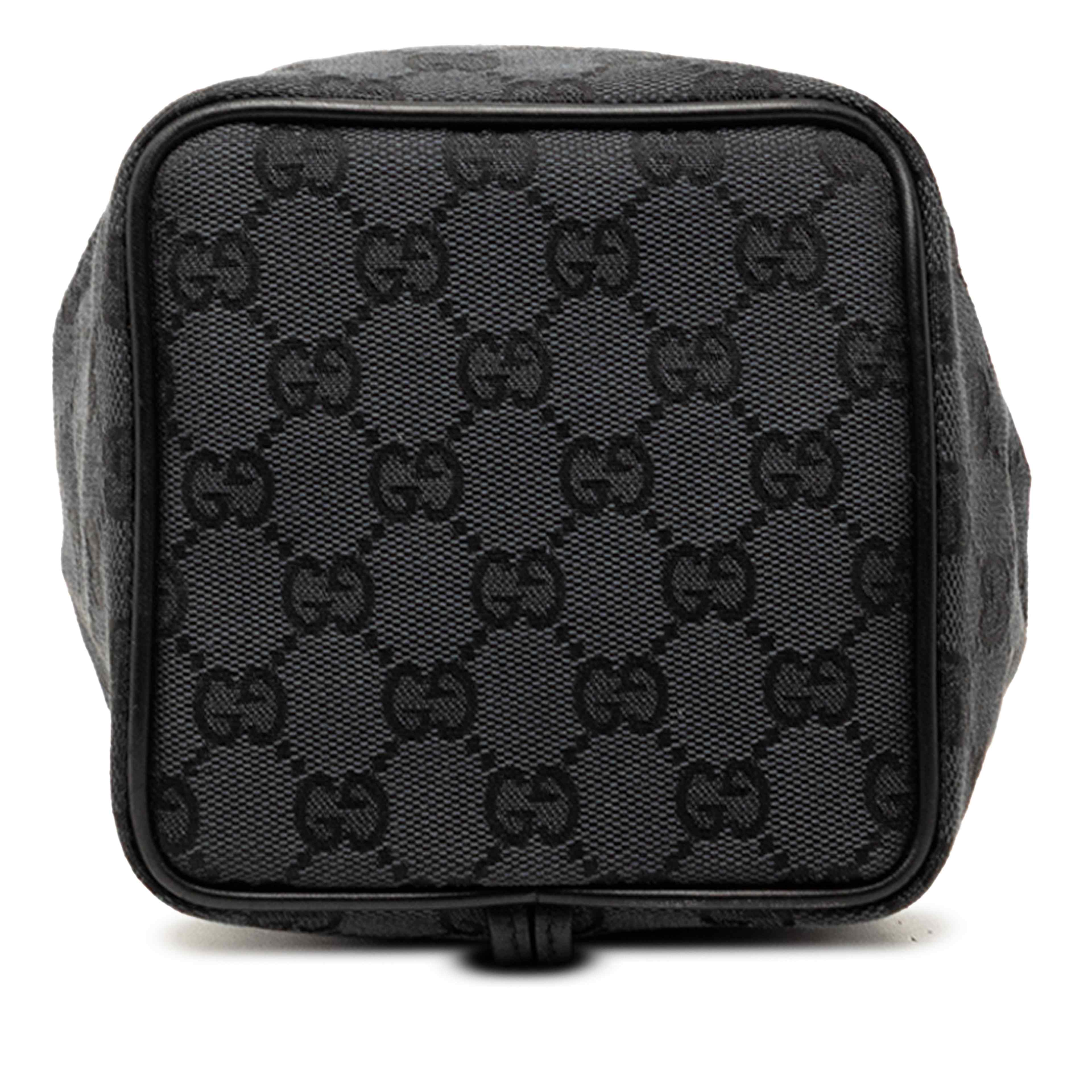 Gucci Gg Canvas Drawstring Bucket Bag, från Luxclusif, i färgen svart. Klicka för att öppna bilden i stort format